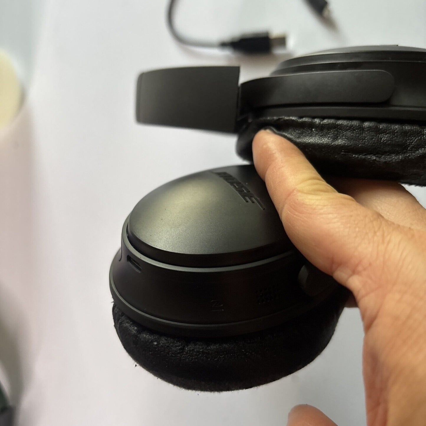 Bose QuietComfort Wireless Over-Ear Headphones - Black And Case Bluetooth
