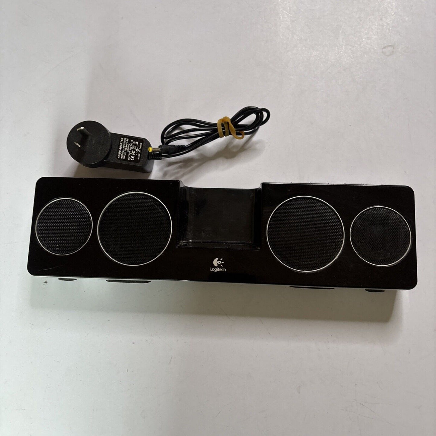 Logitech Pure-fi Anywhere 2 Speaker Portable Apple iPhone iPod 30-pin Dock