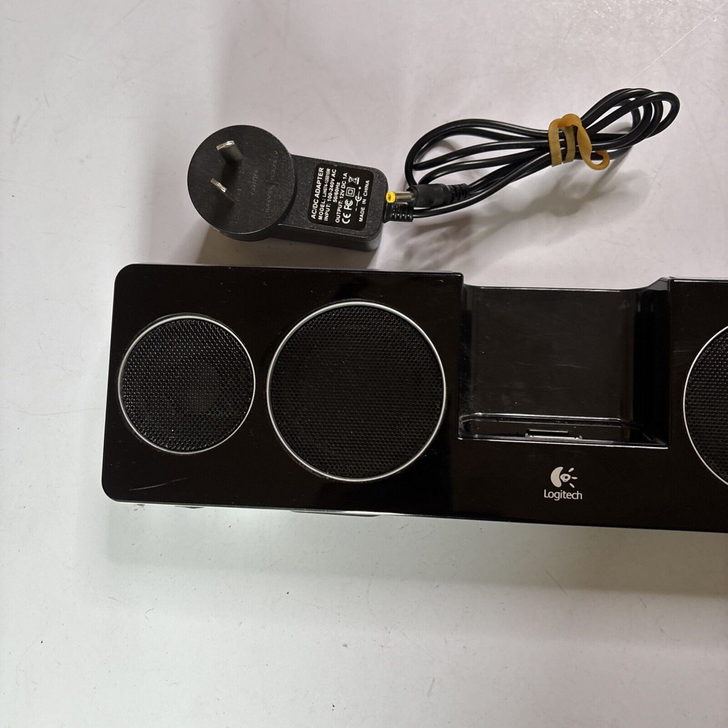 Logitech Pure-fi Anywhere 2 Speaker Portable Apple iPhone iPod 30-pin Dock