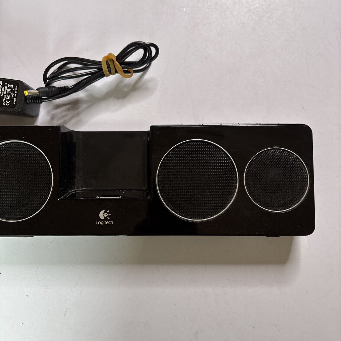 Logitech Pure-fi Anywhere 2 Speaker Portable Apple iPhone iPod 30-pin Dock