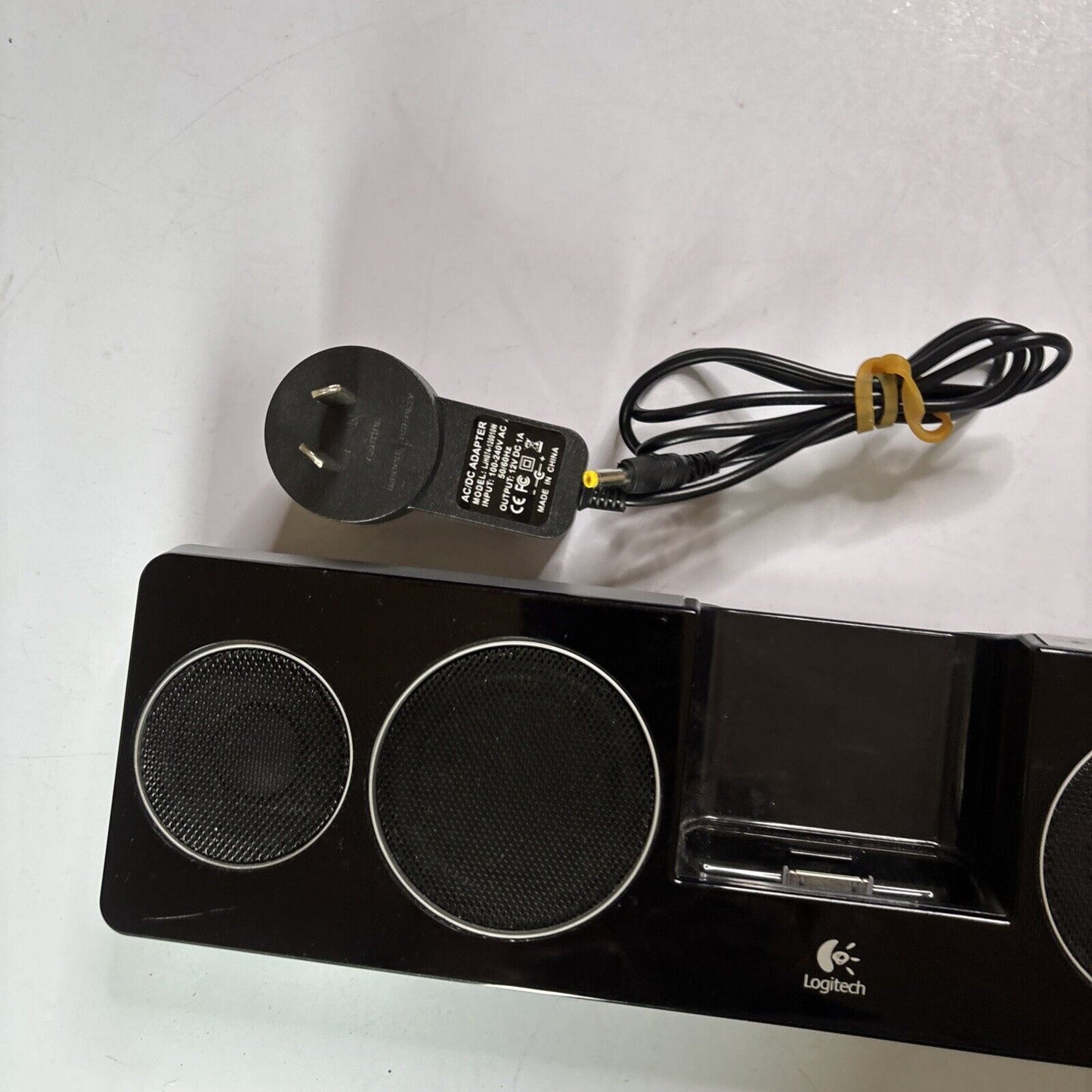 Logitech Pure-fi Anywhere 2 Speaker Portable Apple iPhone iPod 30-pin Dock