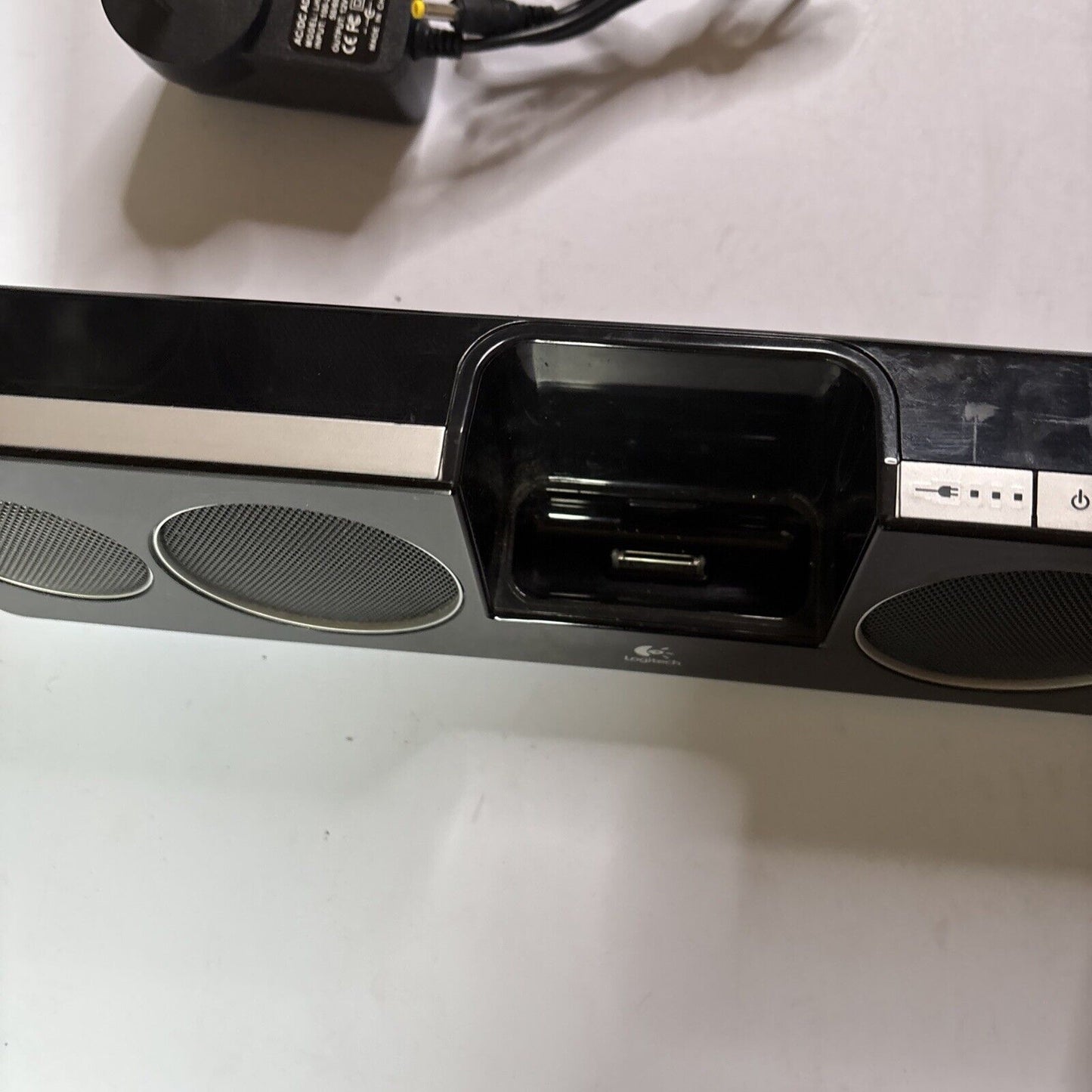 Logitech Pure-fi Anywhere 2 Speaker Portable Apple iPhone iPod 30-pin Dock