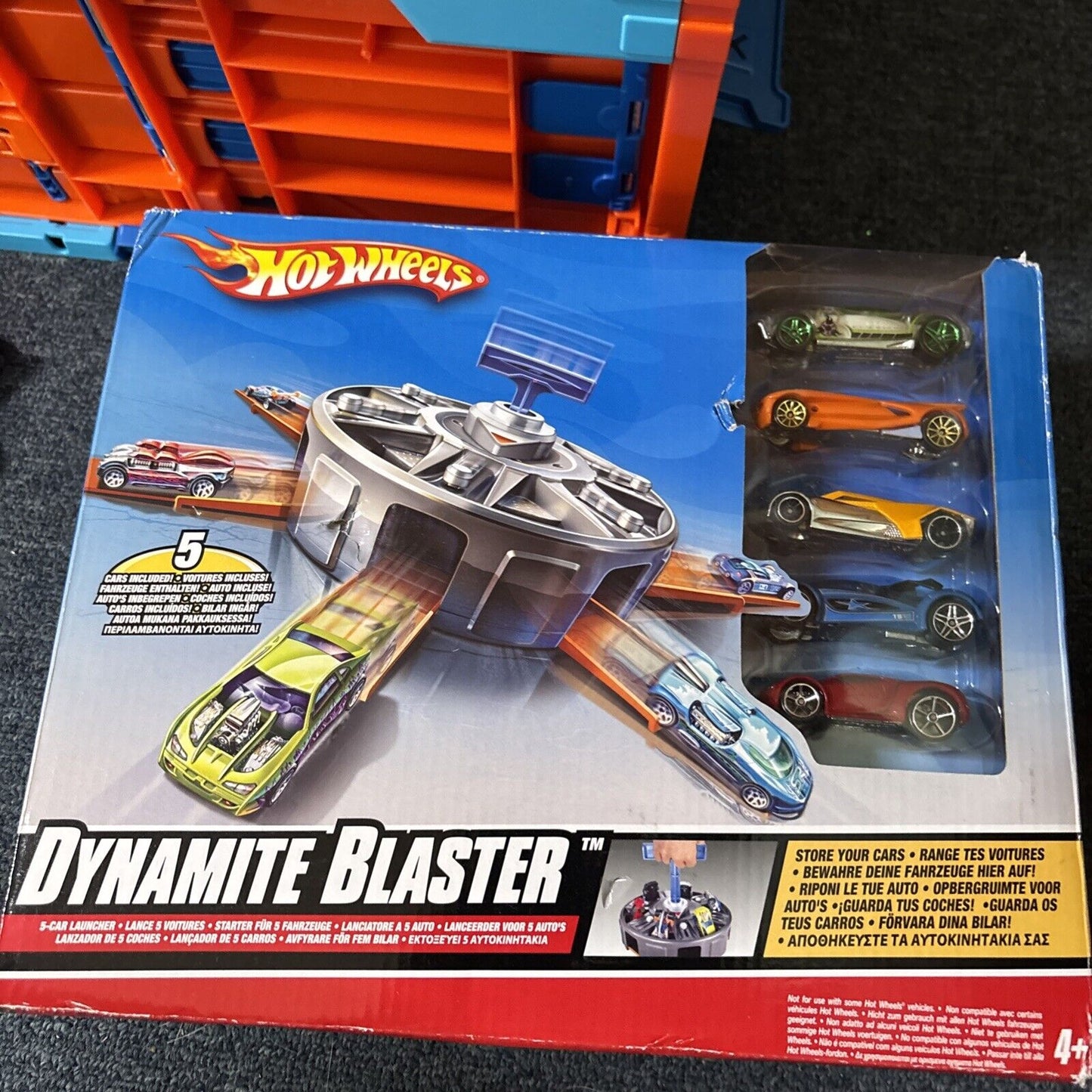 Hot Wheels Track Builder Race Crate & Dynamite Blaster