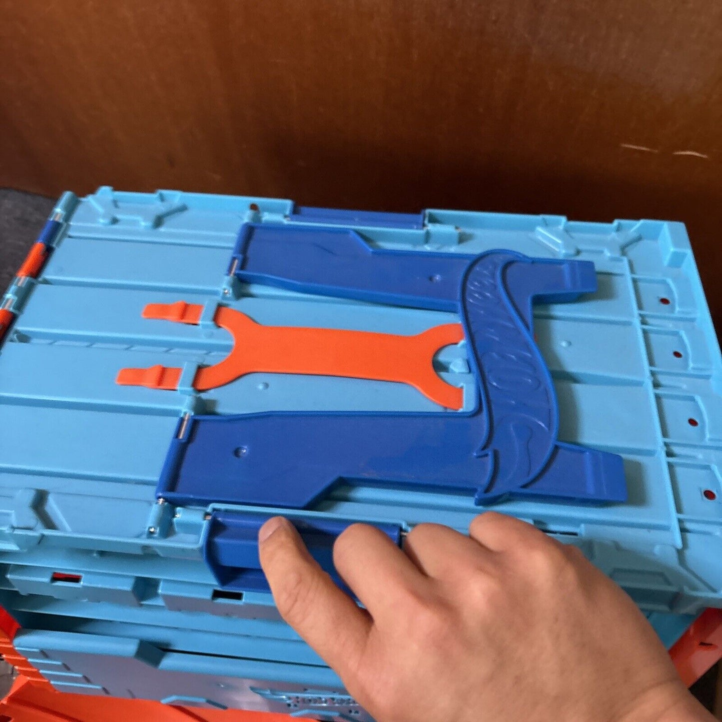 Hot Wheels Track Builder Race Crate & Dynamite Blaster