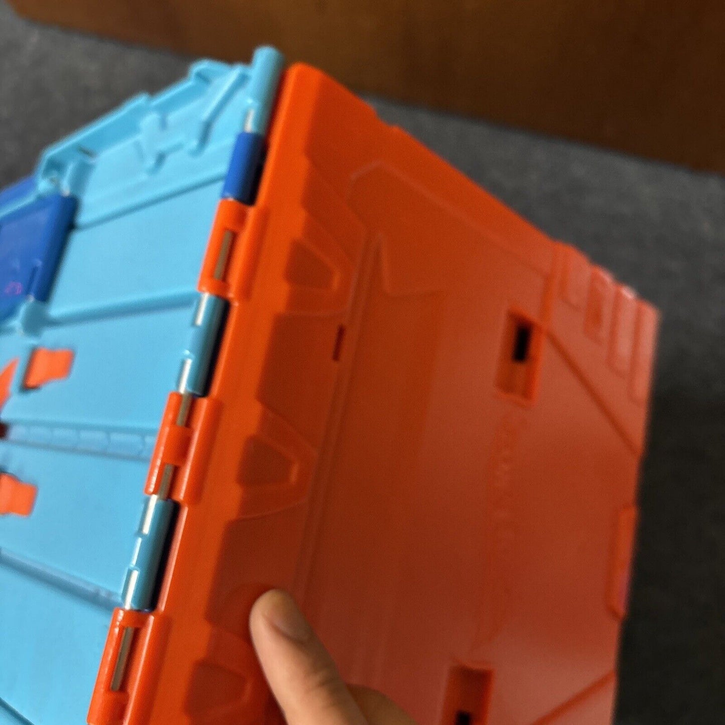 Hot Wheels Track Builder Race Crate & Dynamite Blaster