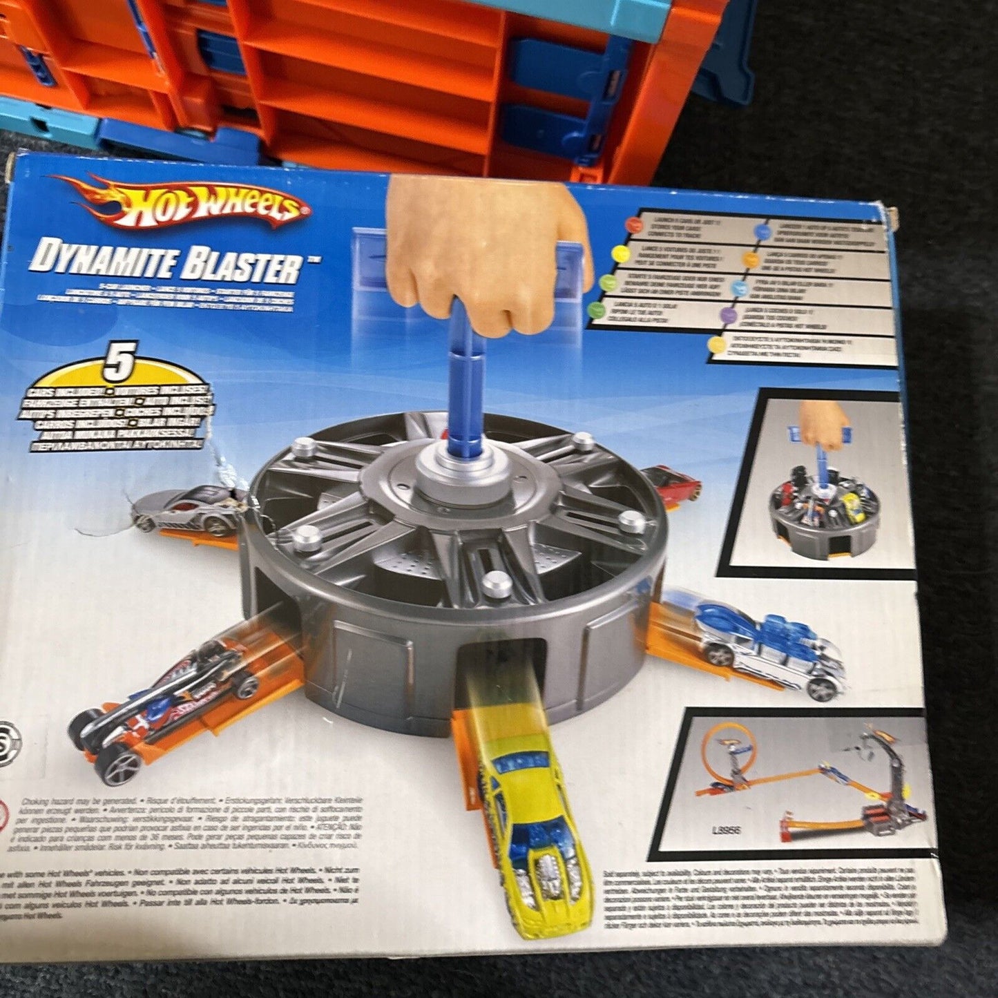 Hot Wheels Track Builder Race Crate & Dynamite Blaster