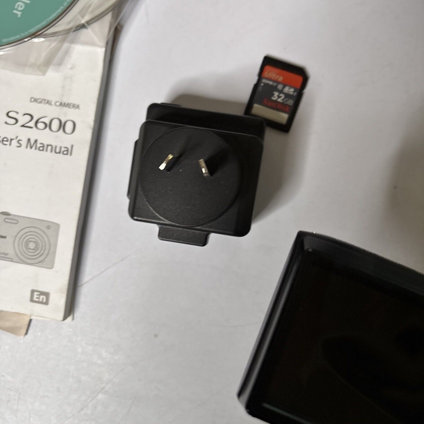 Nikon Coolpix S2600 Digital Camera 14MP 32GB SD Card
