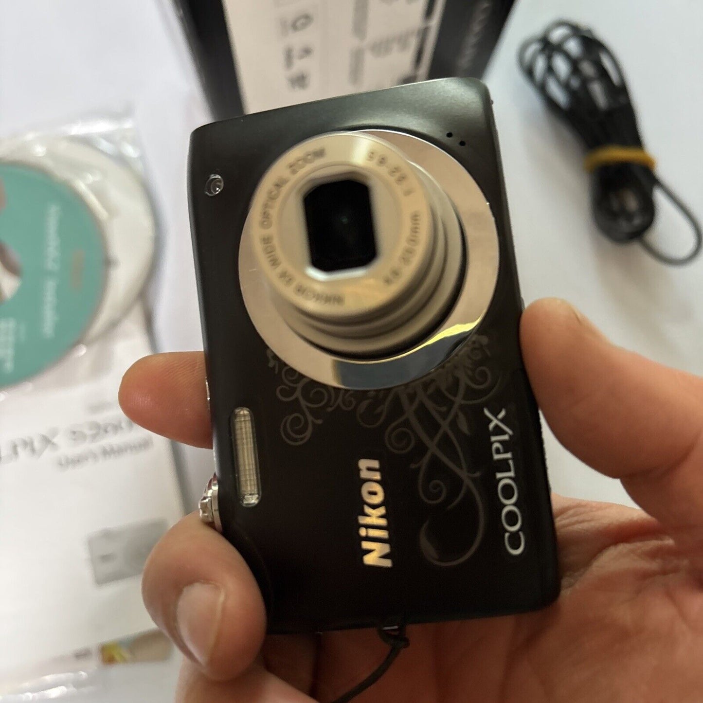 Nikon Coolpix S2600 Digital Camera 14MP 32GB SD Card