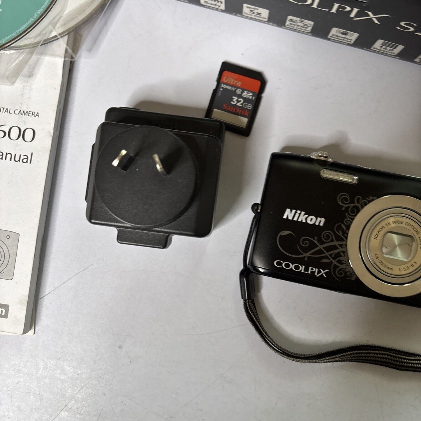 Nikon Coolpix S2600 Digital Camera 14MP 32GB SD Card