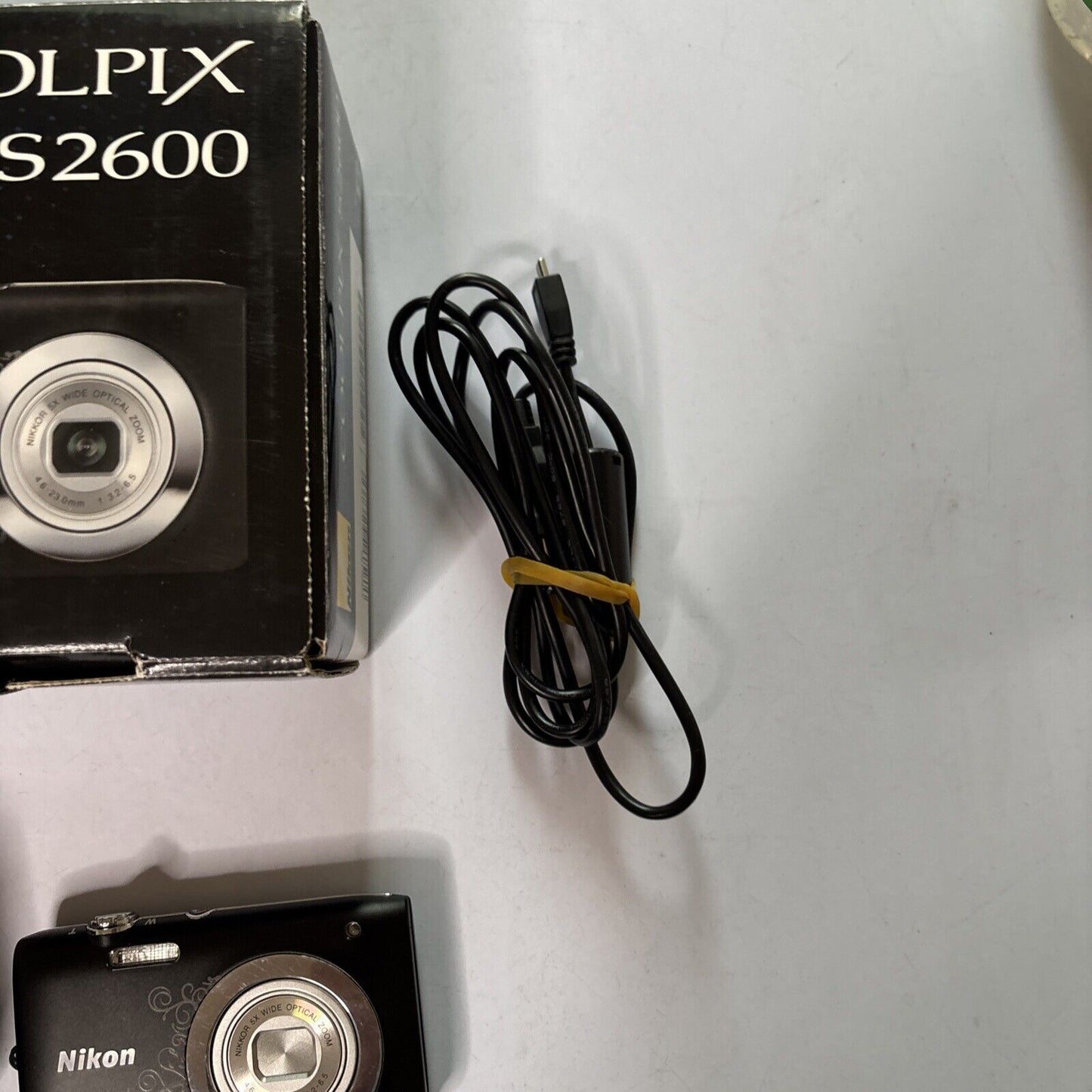 Nikon Coolpix S2600 Digital Camera 14MP 32GB SD Card