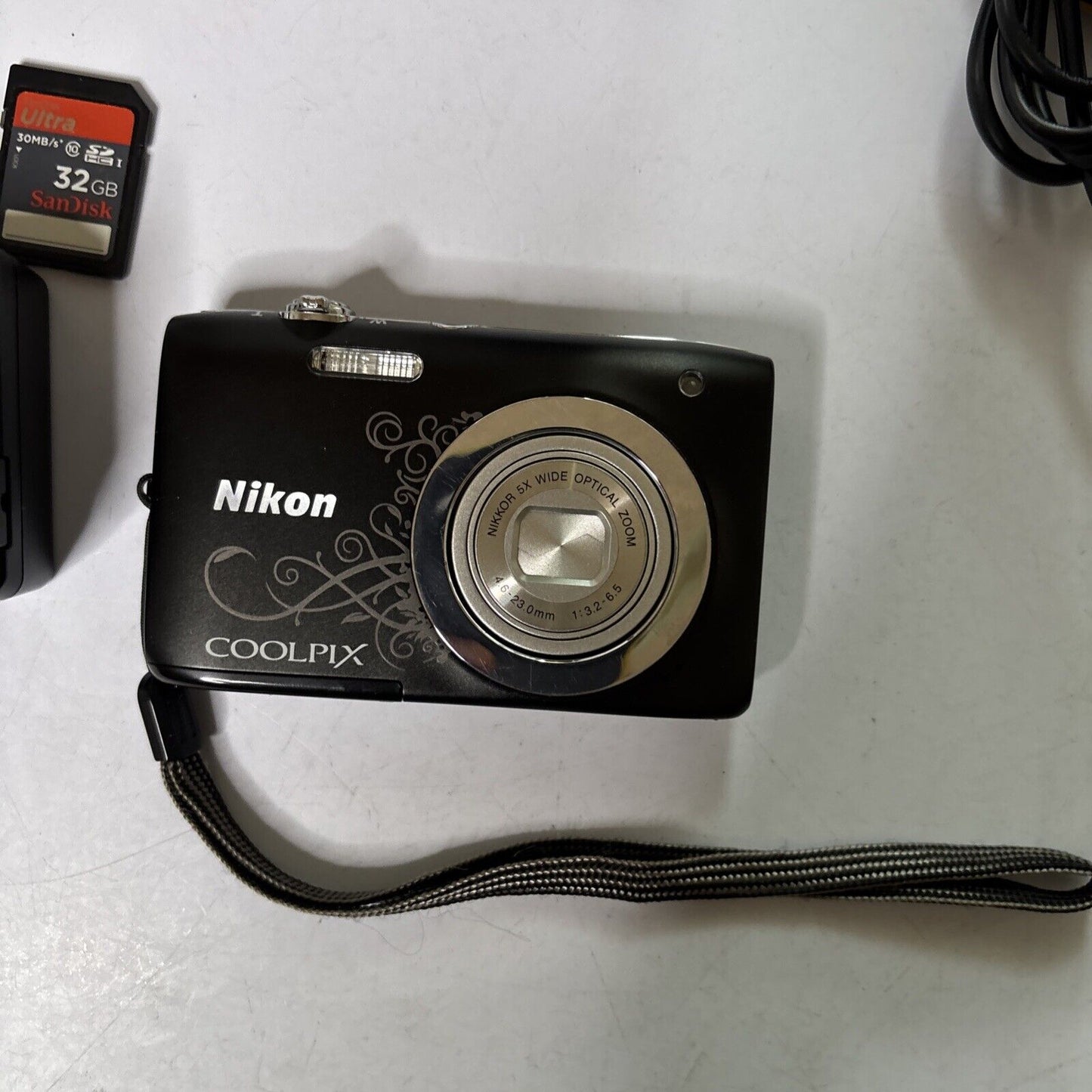 Nikon Coolpix S2600 Digital Camera 14MP 32GB SD Card