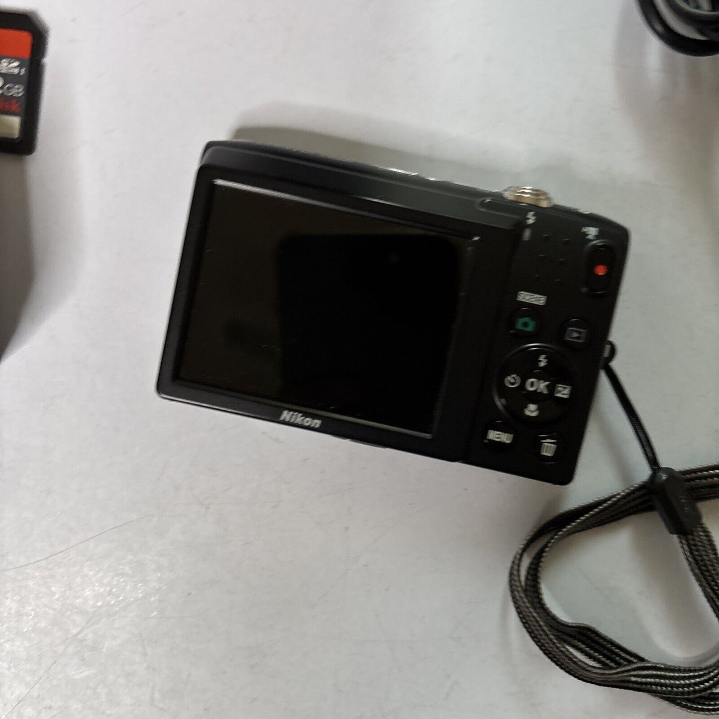 Nikon Coolpix S2600 Digital Camera 14MP 32GB SD Card