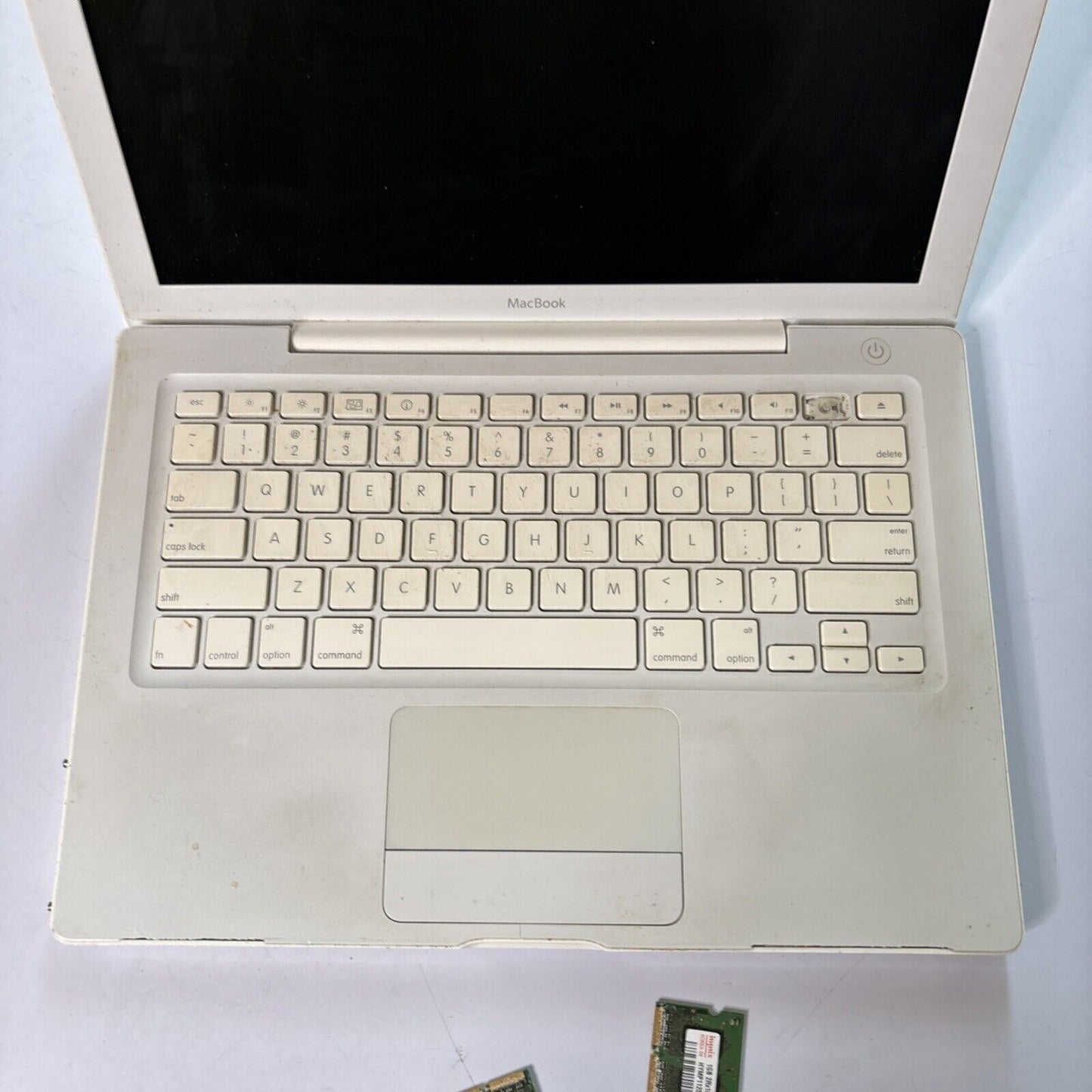 Apple MacBook A1181 2gb RAM *For Parts Or Repair*
