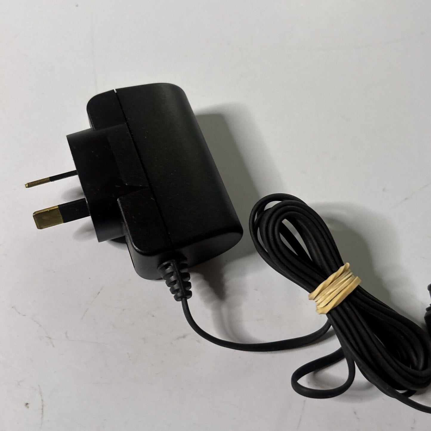Genuine Sony Ericsson CST-70 Phone Charger 4.9V 700mA