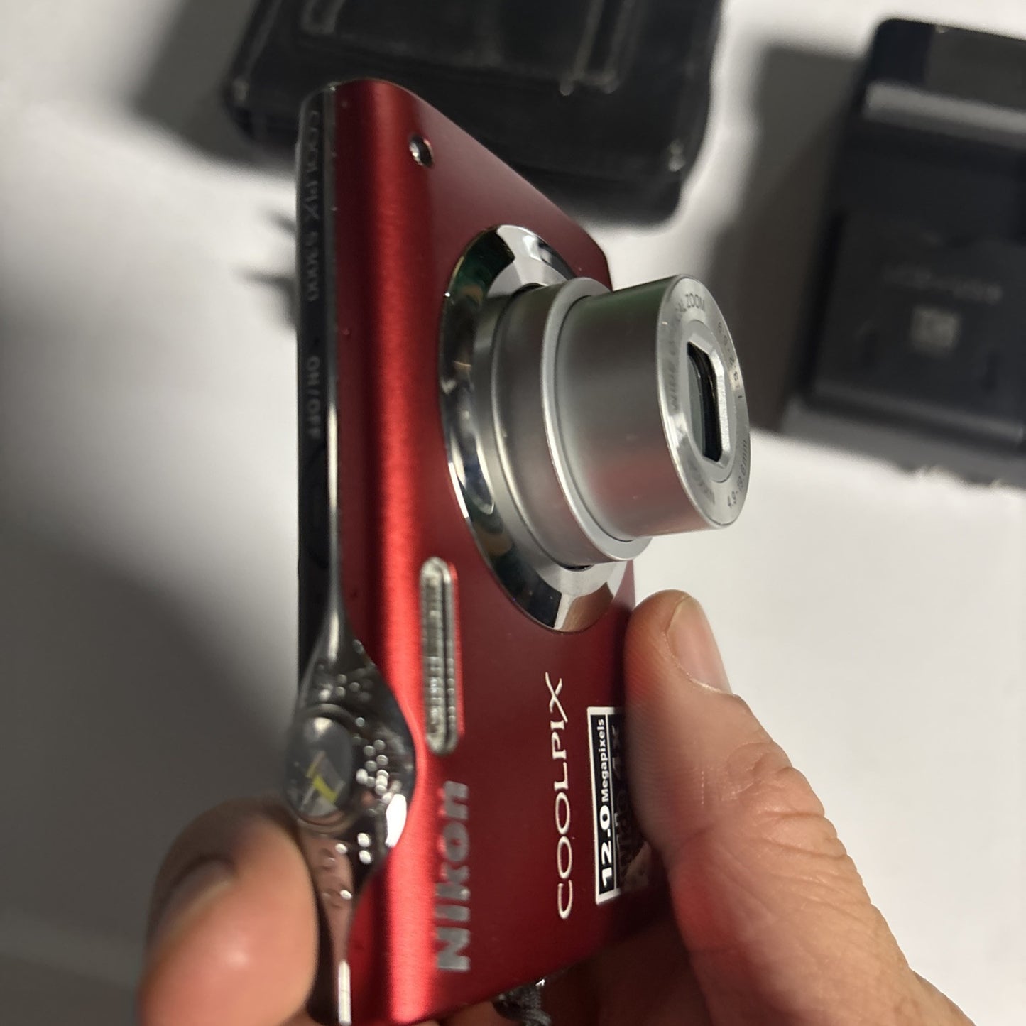 Nikon Coolpix S3000 Digital Camera 1gb SD Card 12.0 MP