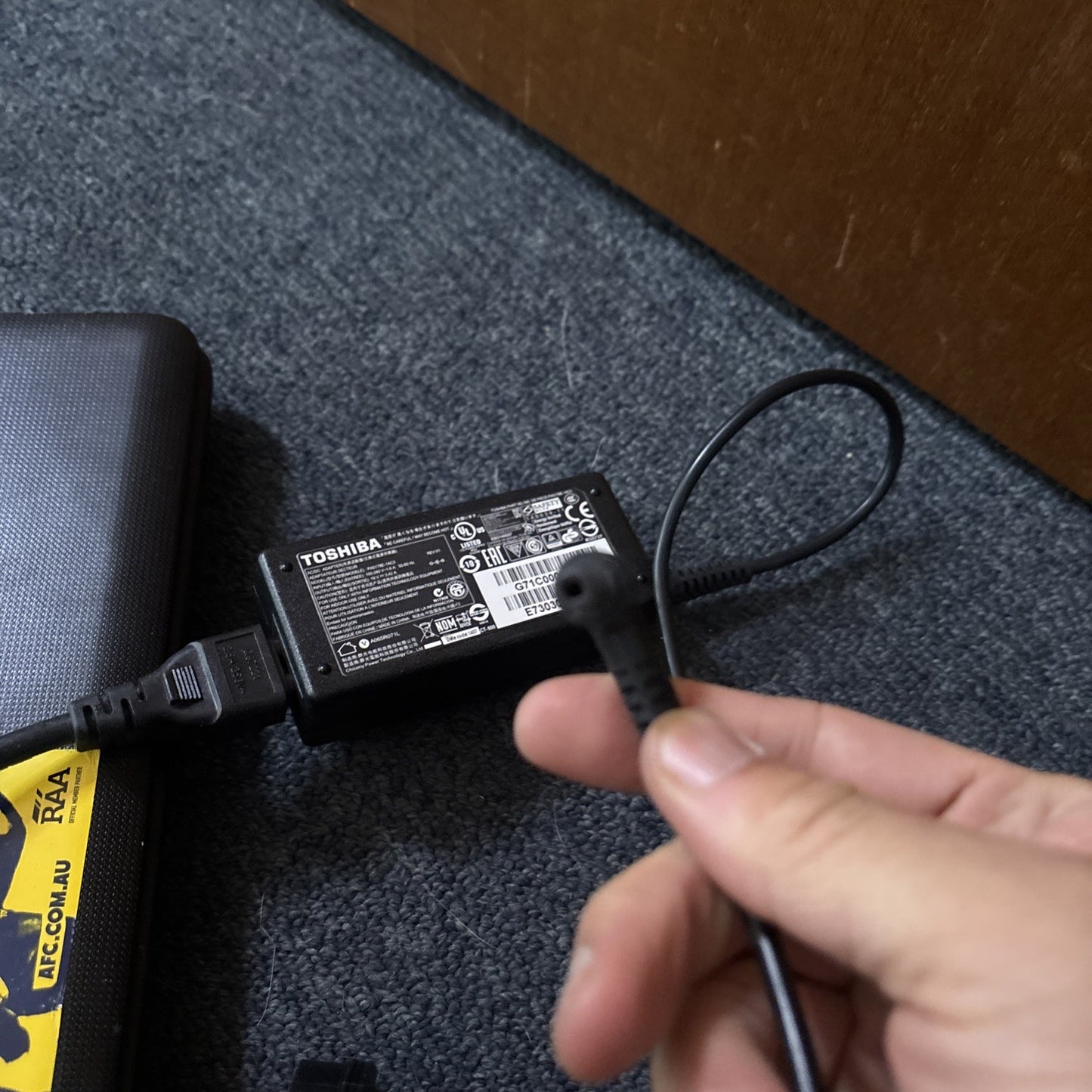 Toshiba Satellite C640 Laptop 300GB HDD 2GB RAM DVD Win 7