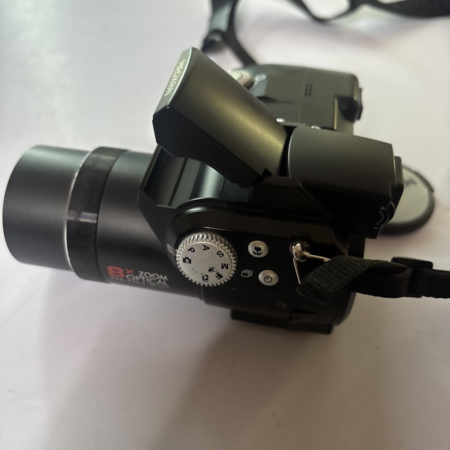 Megxon C580 Digital SLR Camera 5MP 512mb SD Card 8x Zoom 1.6" Display