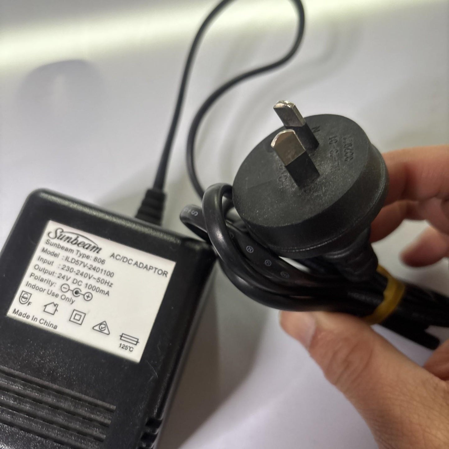 Genuine Sunbeam ILD57V-2401100 AC Adapter 24V 1A Power Supply