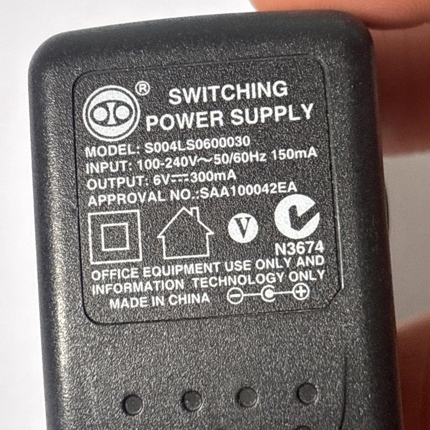 Switching Power Supply S004LS0600030 AC Adapter 6V 300mA