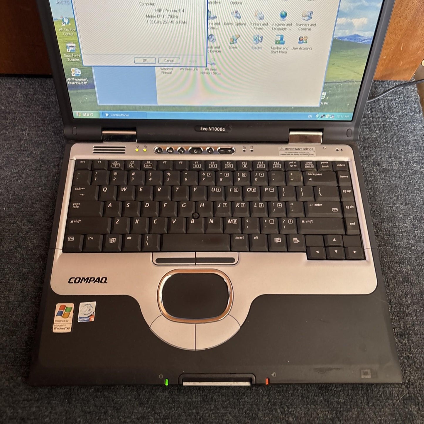 Compaq Evo N1000C 40gb HDD 256mb RAM 3.5" Floppy DVD Drive * Battery Untested*
