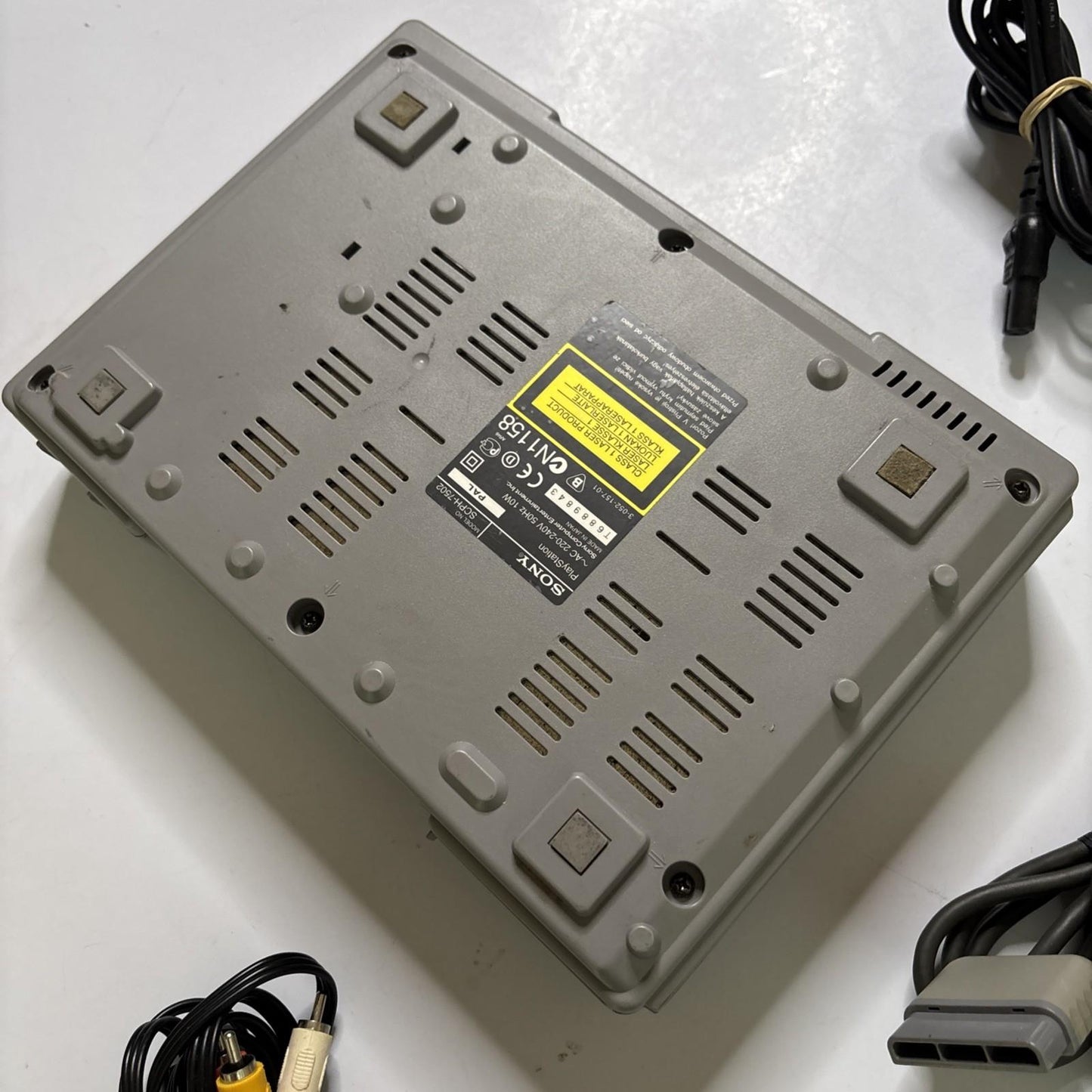 Sony Playstation 1 PS1 PAL Console & 1x Controller SCPH-7502