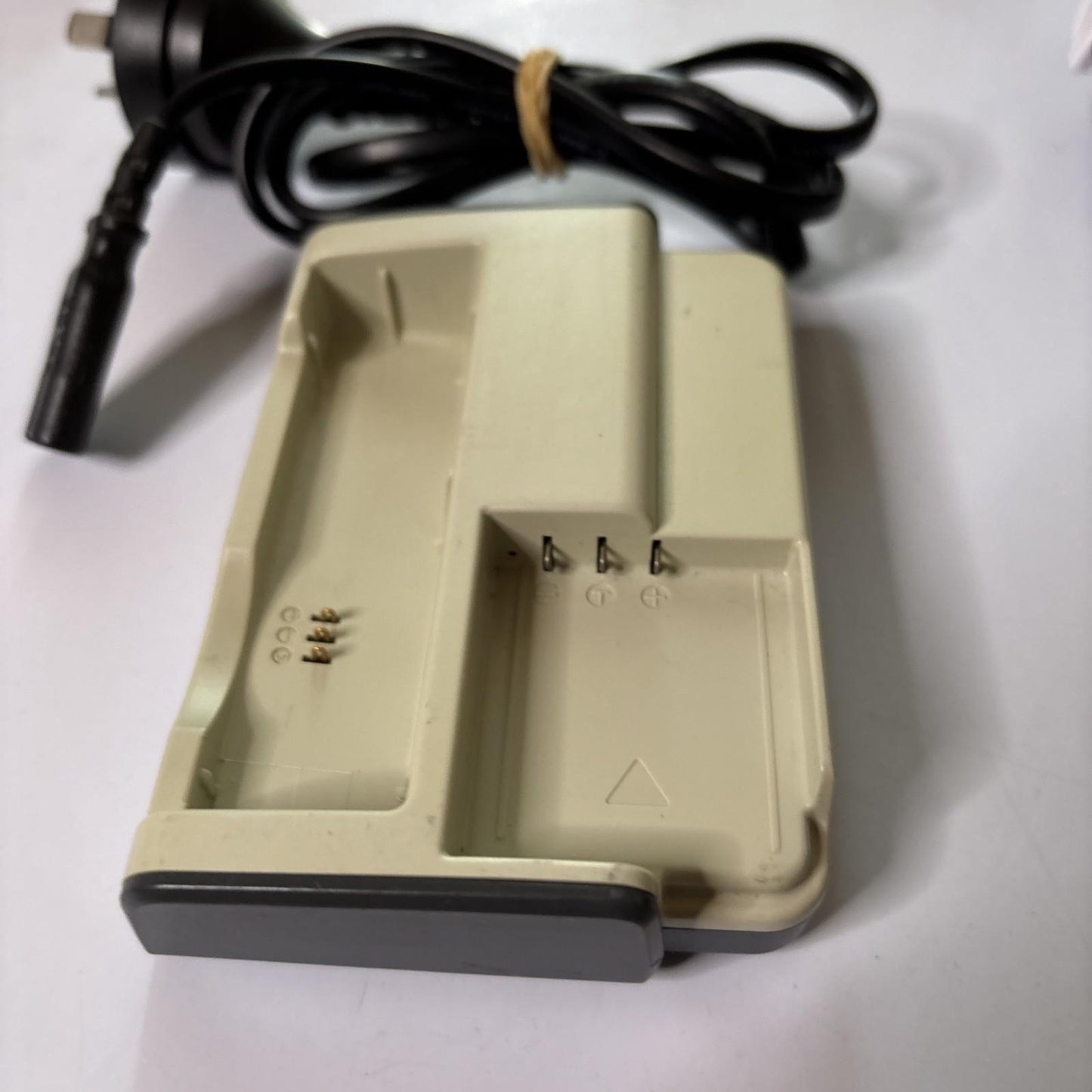 Genuine Pentax D-BC25 Battery Charging Stand for Optio S5i Digital Camera