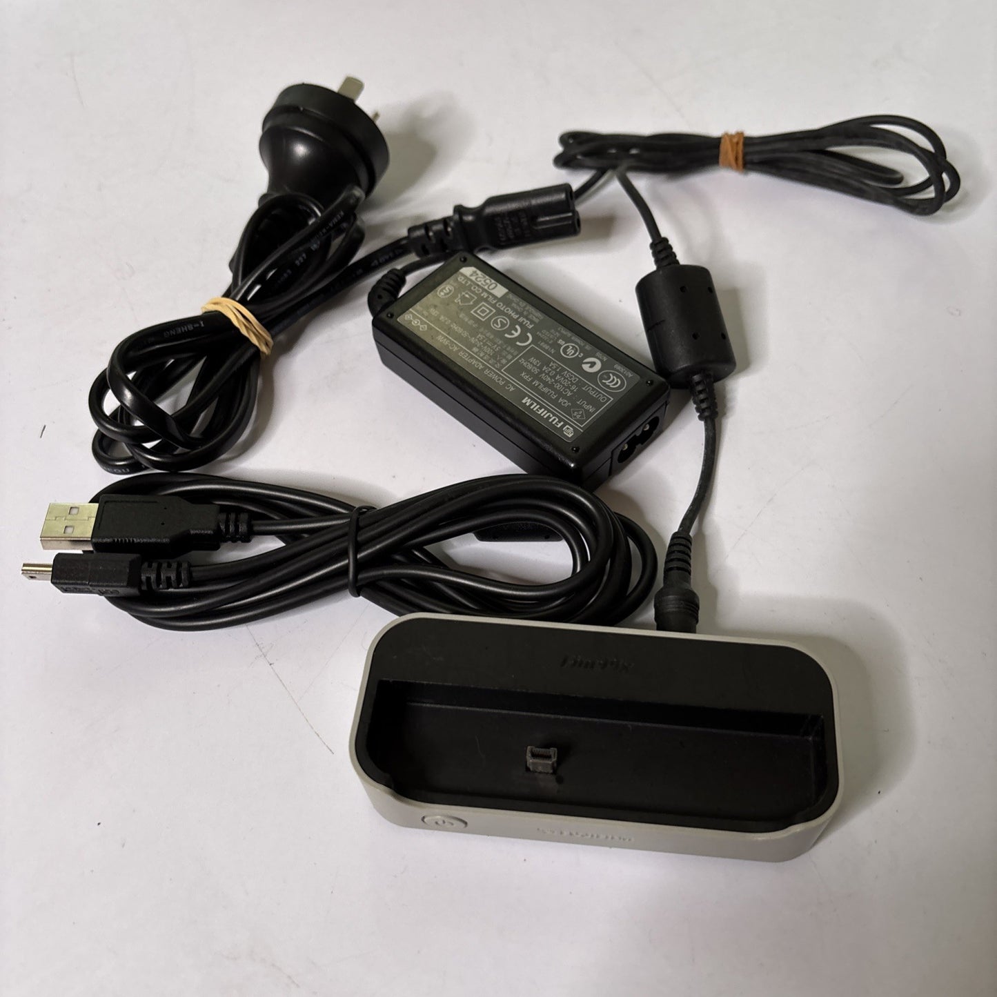 Genuine Fujifilm Finepix PictureCradle CP-FXZ for Digital Camera