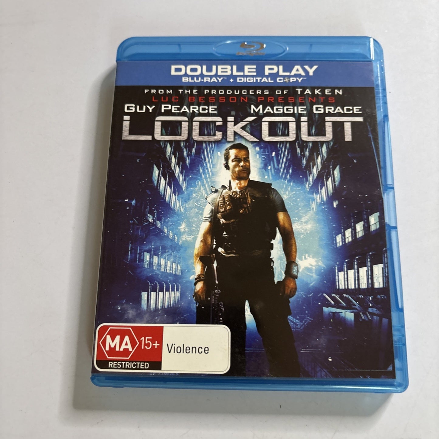 Lockout (Blu-ray, 2012) Guy Pearce, Maggie Grace Region B