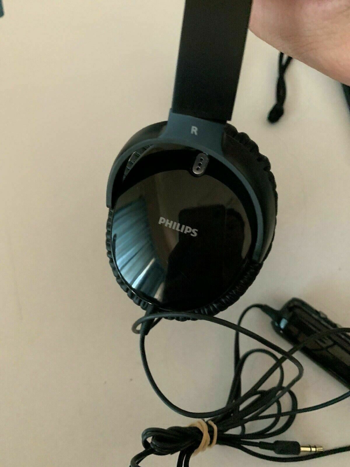 Philips SHN5600 Noise Cancelling Headphone With Manual And Carrying Bag
