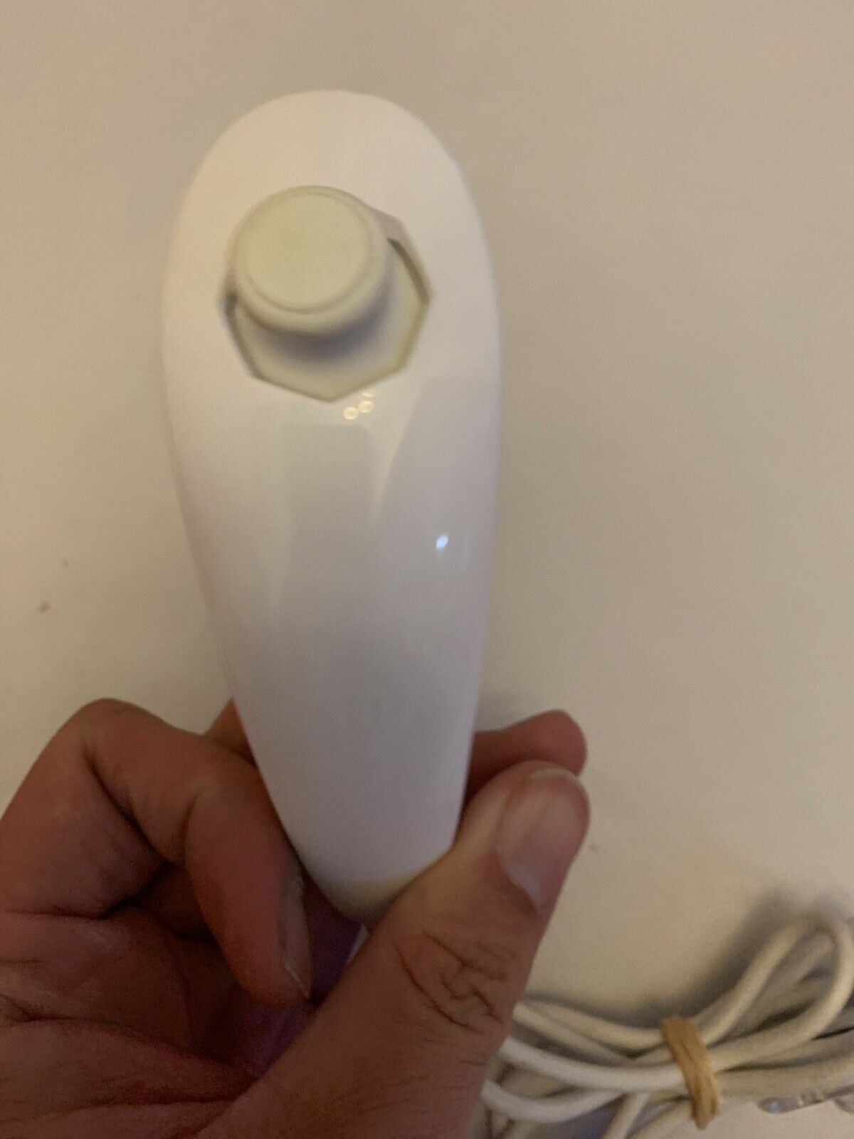 Genuine Nintendo White Wii Nunchuck Remote (RVL 004) Num Chuck - Original Workin