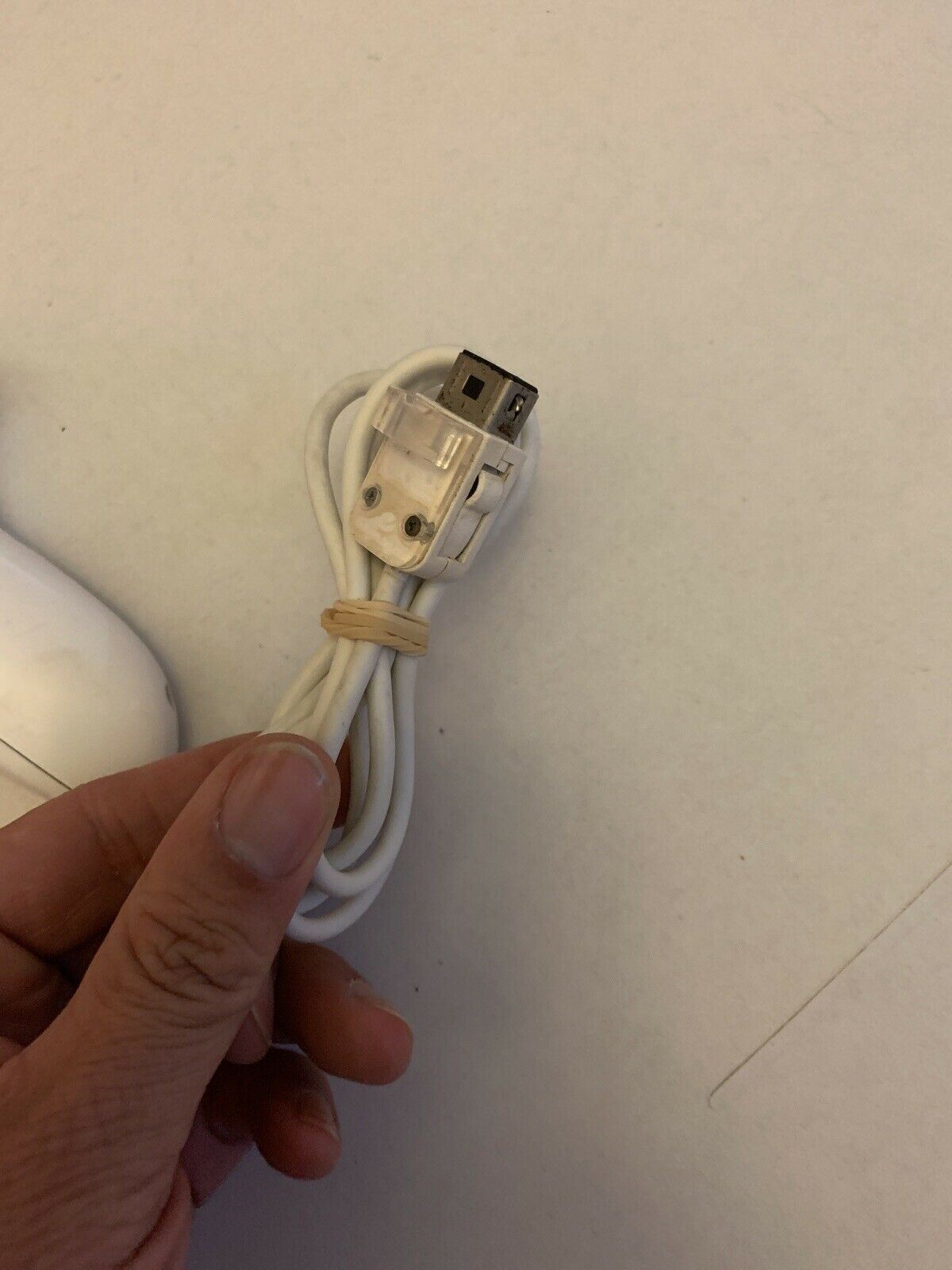 Genuine Nintendo White Wii Nunchuck Remote (RVL 004) Num Chuck - Original Workin
