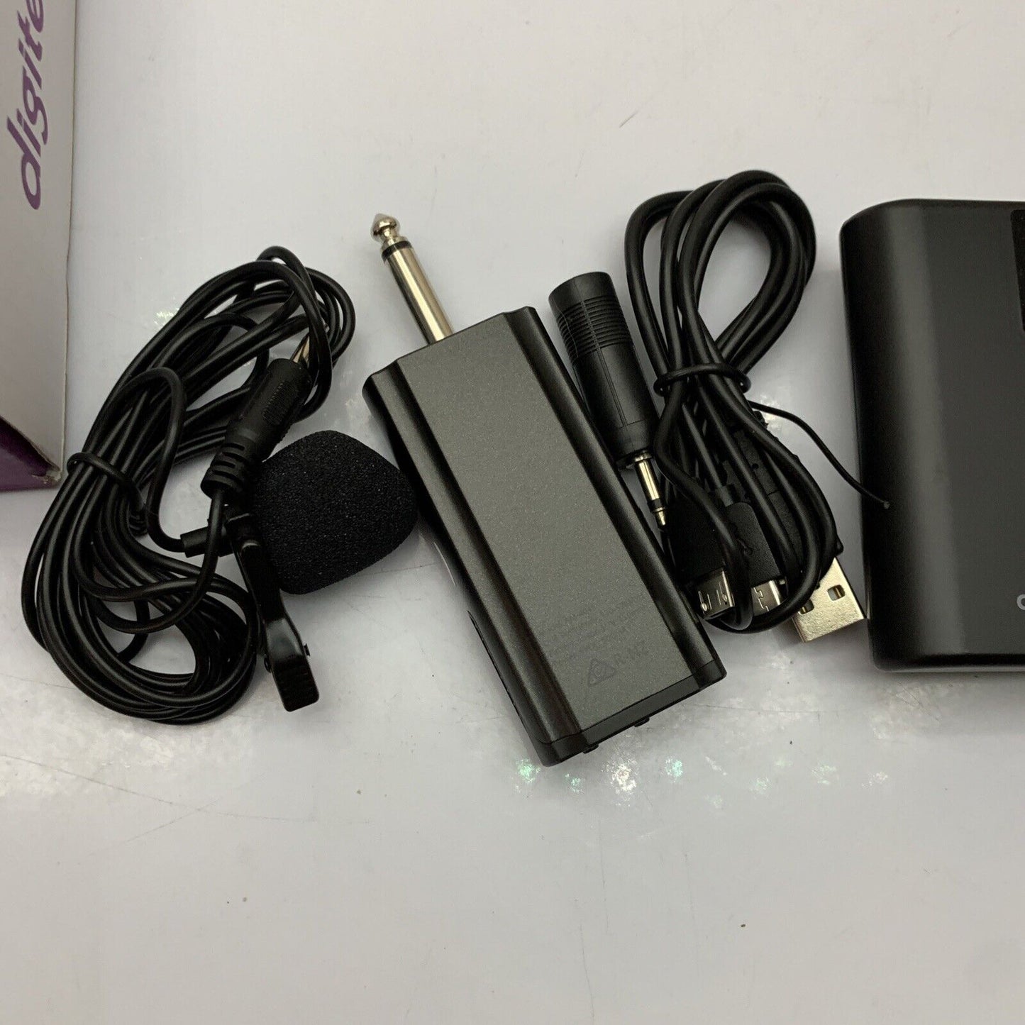 Digitech Wireless UHF Lapel Microphone and Receiver USB Rechargeable