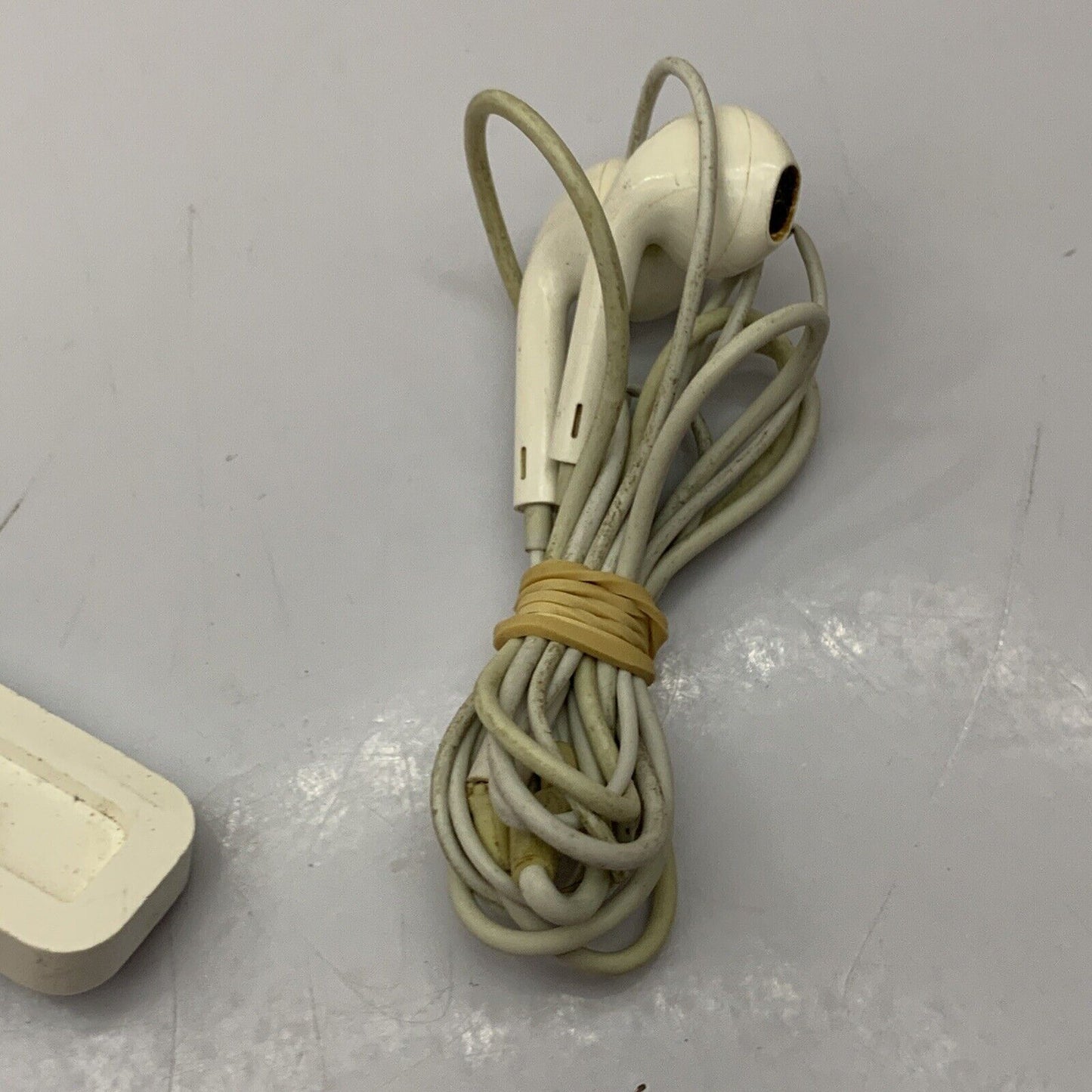 Apple iPod Shuffle A1204 1GB Pink With USB Charger Dock