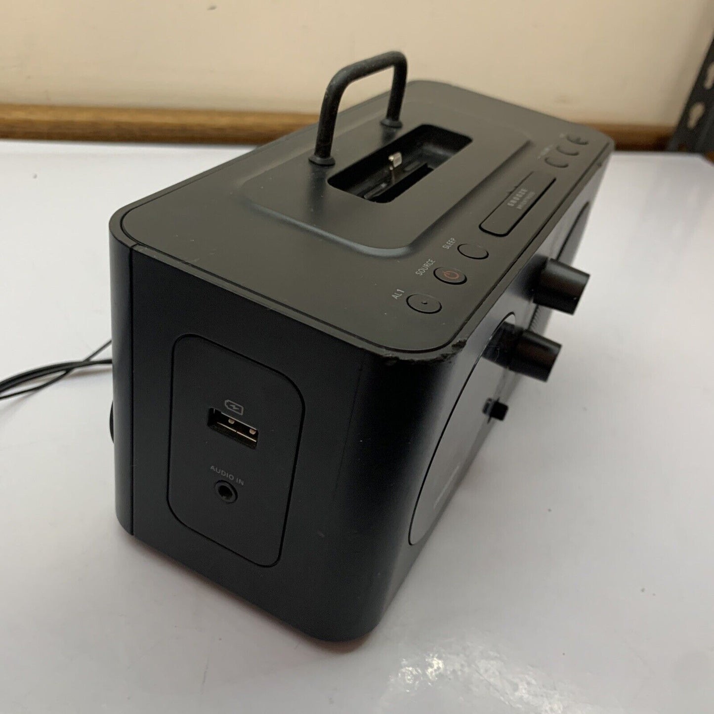 Philips AJ6200DB/98 Alarm Radio Clock Lightning Audio Dock
