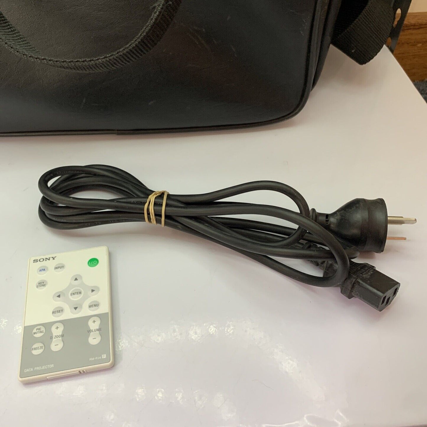 Sony VPL-EX4 3LCD Projector With Remote Manual + Carry Bag