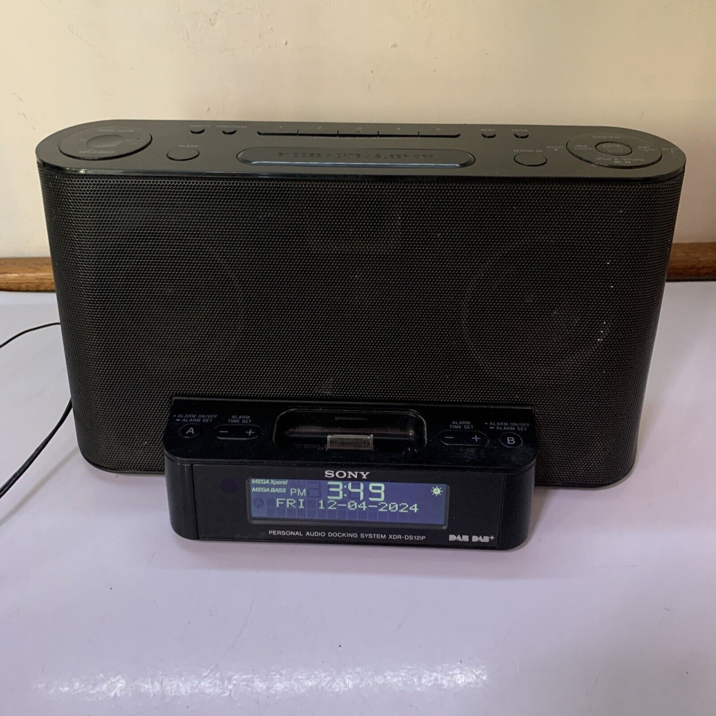 Sony Audio Speaker and Alarm Clock DAB+FM Radio iPod XDR-DS16iP