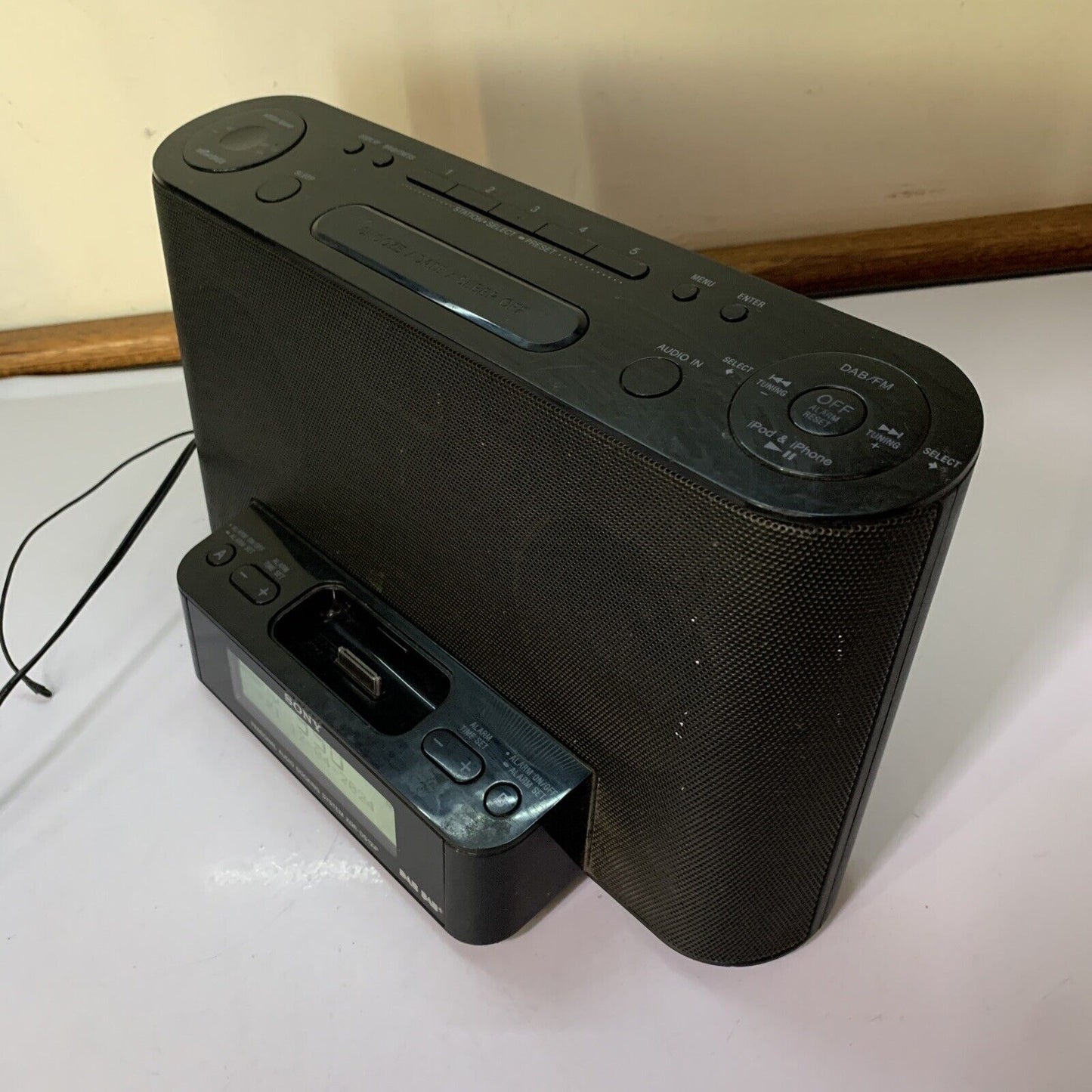 Sony Audio Speaker and Alarm Clock DAB+FM Radio iPod XDR-DS16iP