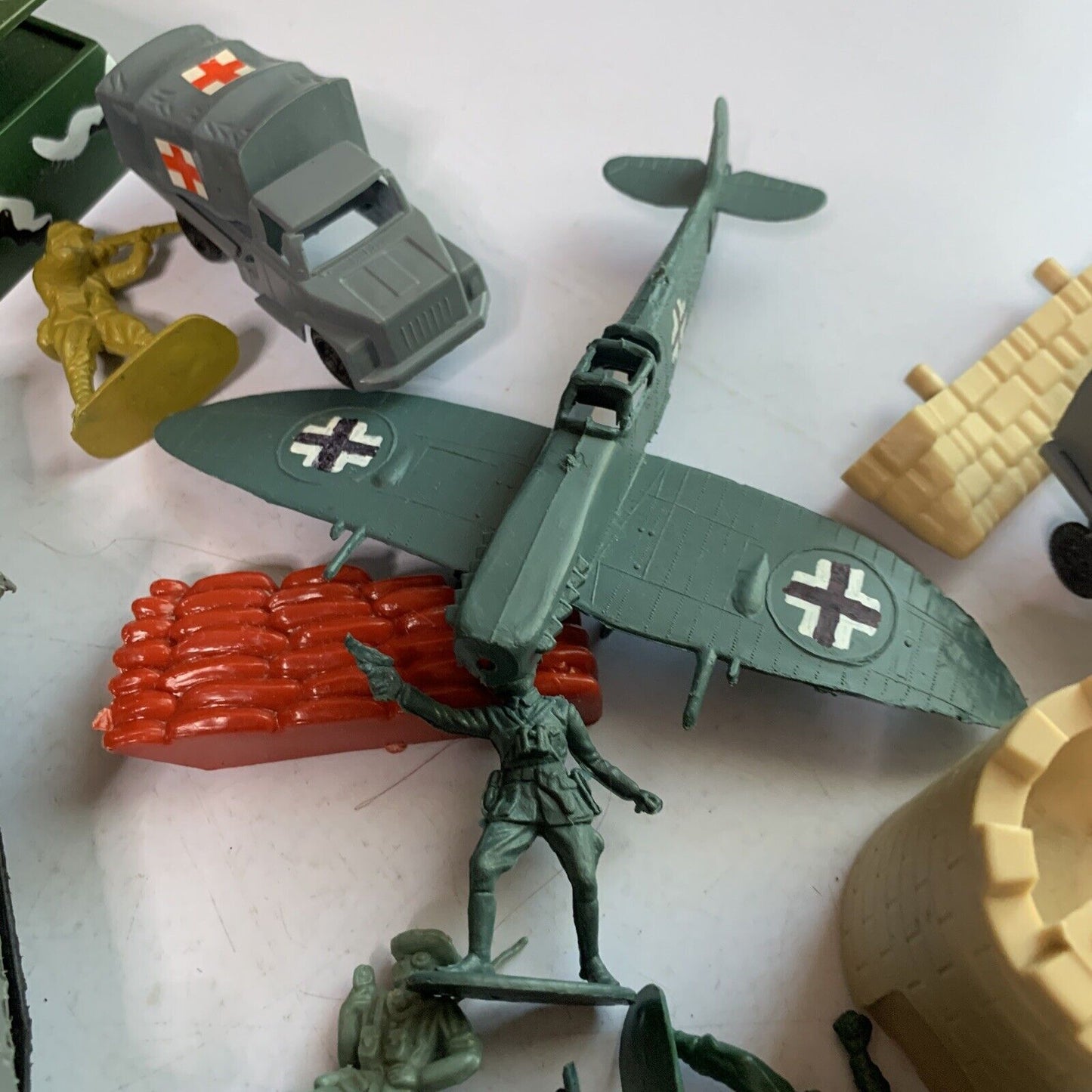 Bulk Army Men World War 2 Action Figures Soldiers Tanks Trucks Planes 140 Pieces