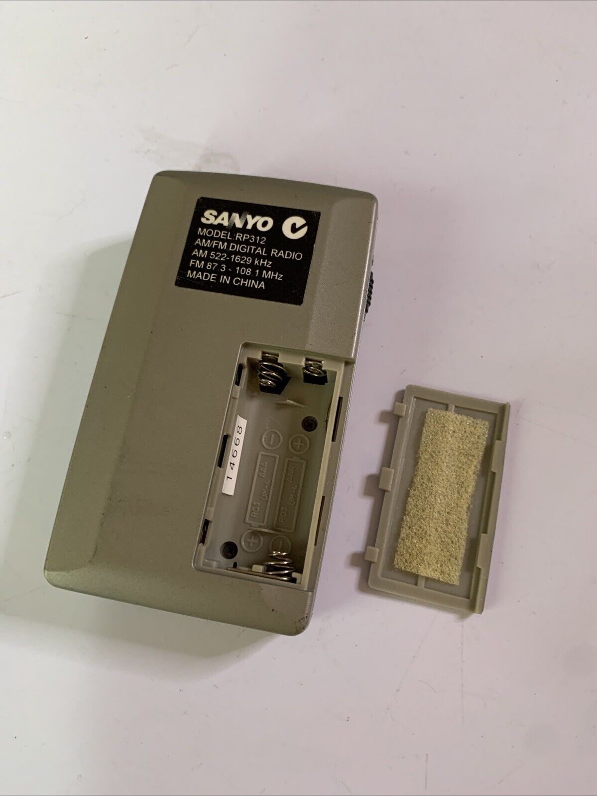 Sanyo Portable Pocket AM FM Digital Radio LCD Display with Speaker RP312