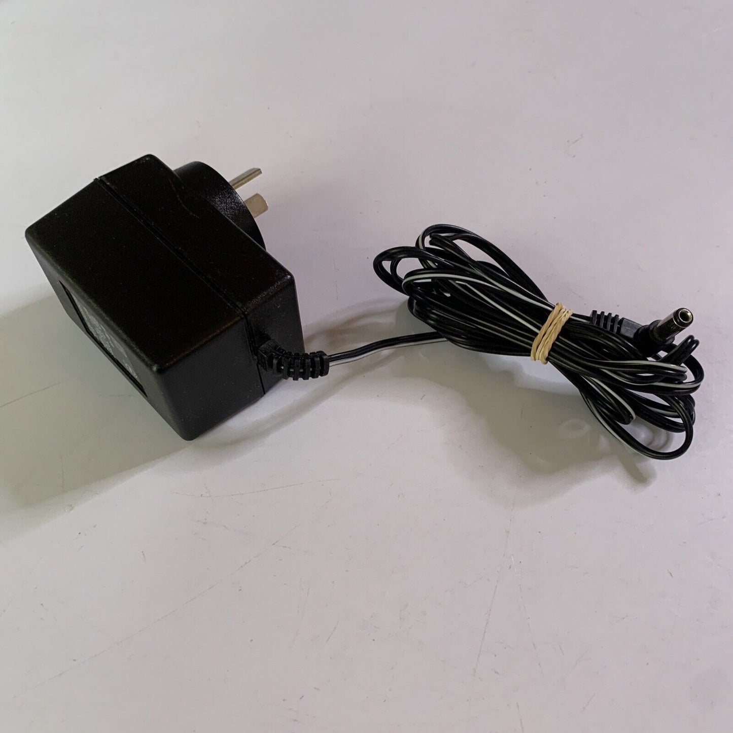 Genuine Telstra Power Supply TT-300-6B AC Adapter 9v 300mA