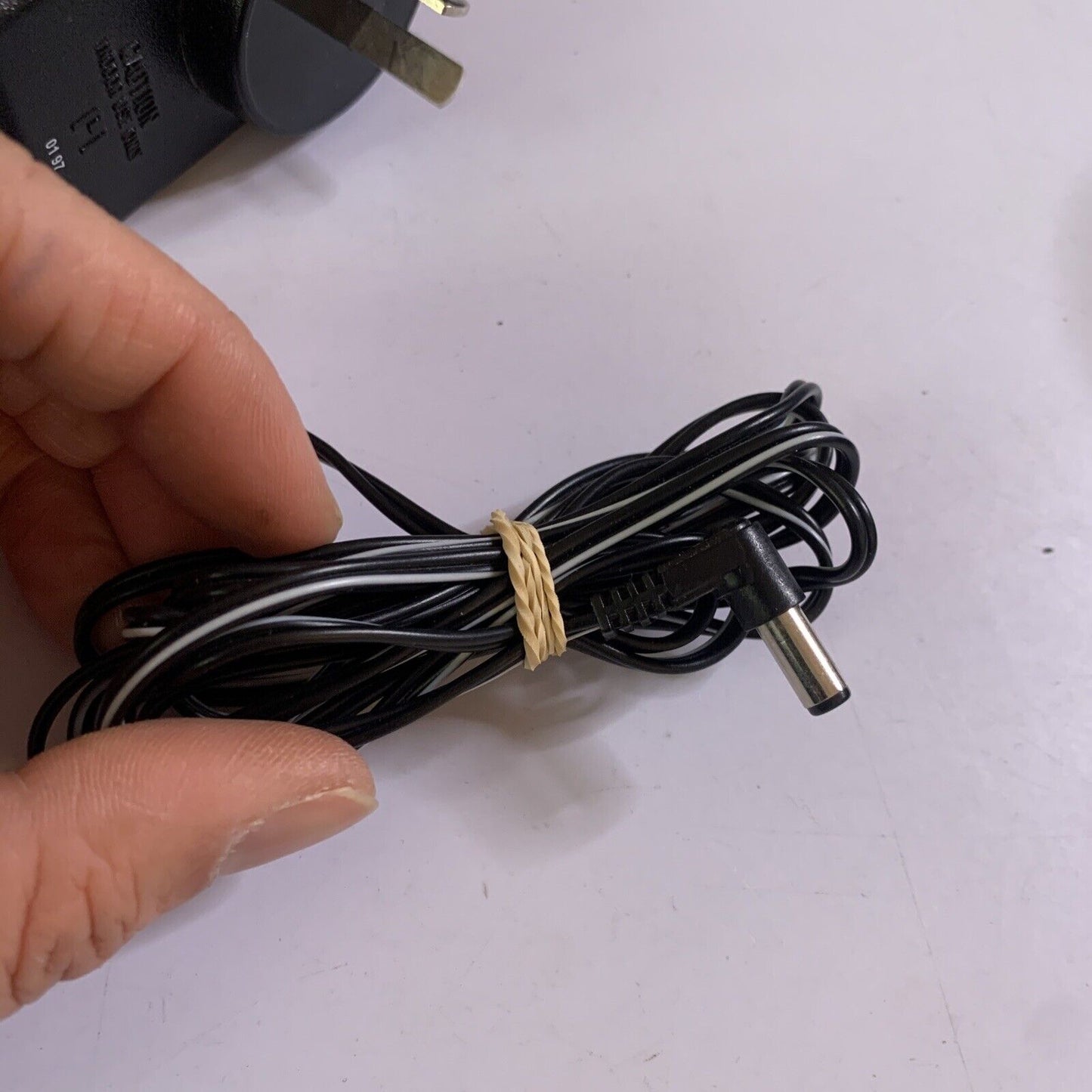 Genuine Telstra Power Supply TT-300-6B AC Adapter 9v 300mA