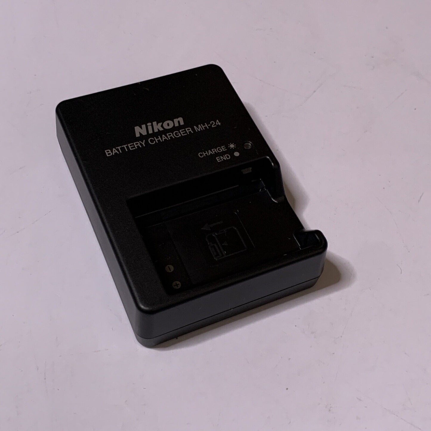 Genuine Nikon MH-24 Quick Charger for Nikon EN-EL14 Battery