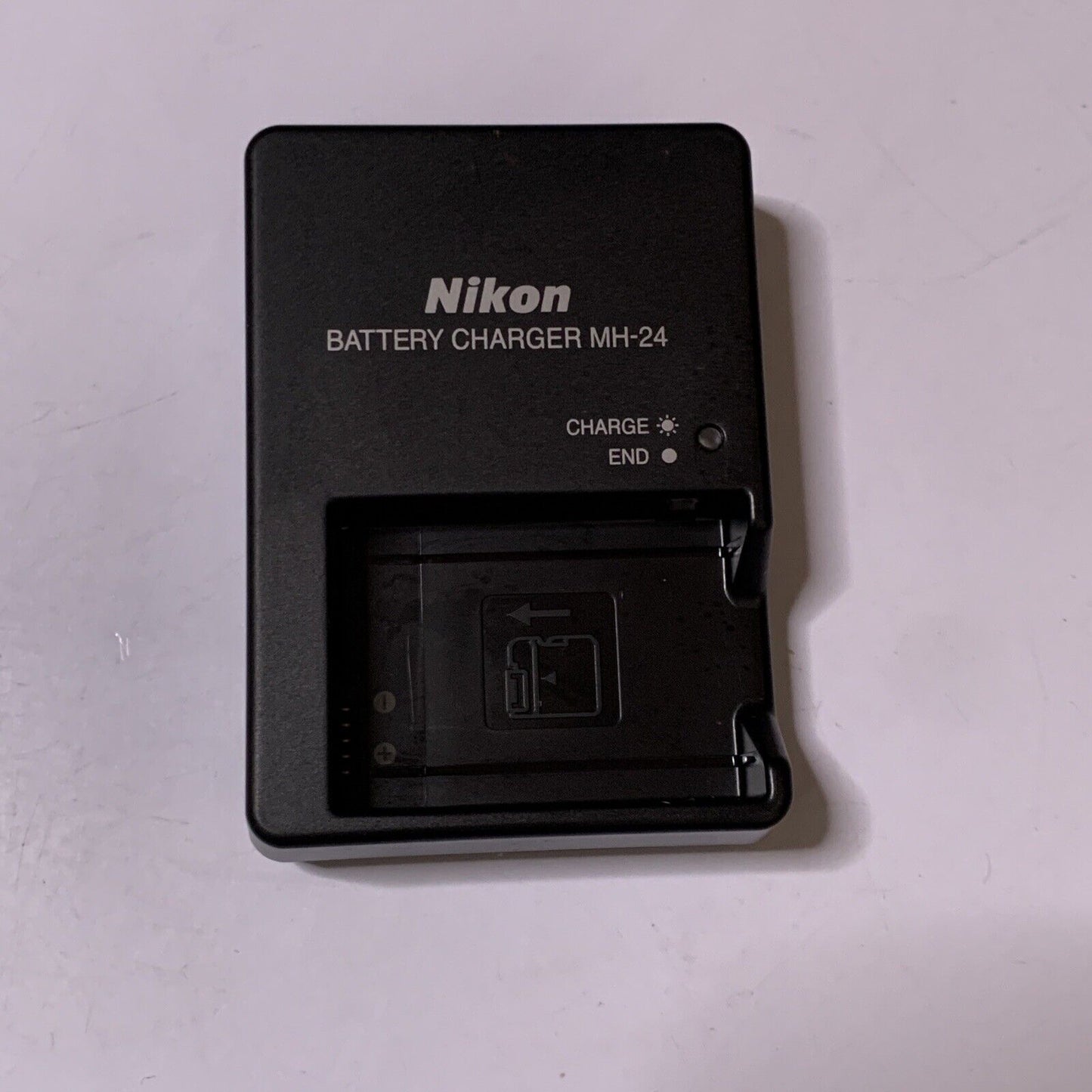 Genuine Nikon MH-24 Quick Charger for Nikon EN-EL14 Battery