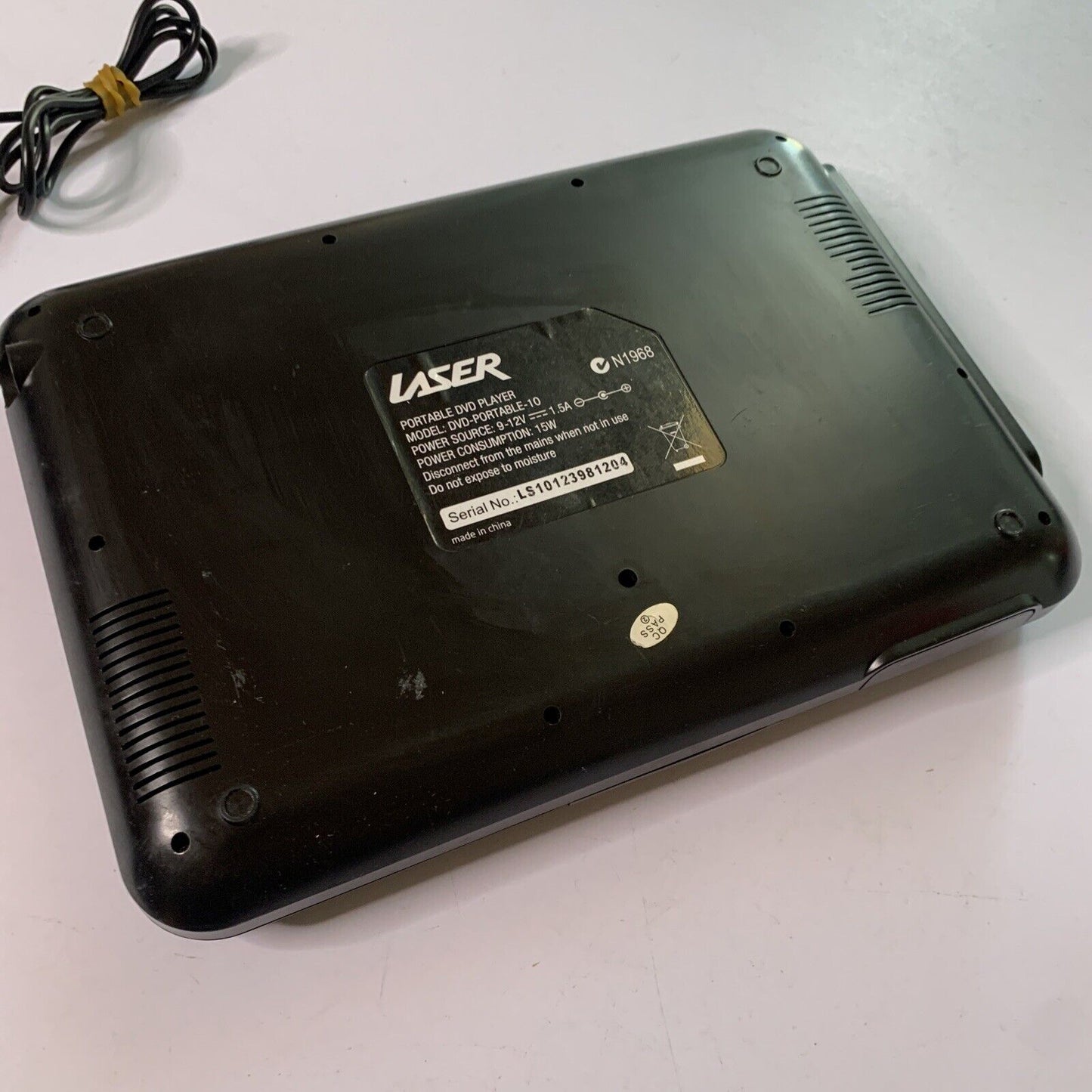 Laser 10 inch Portable DVD Player Black DVDPT10D +Power Supply Plays All Regions