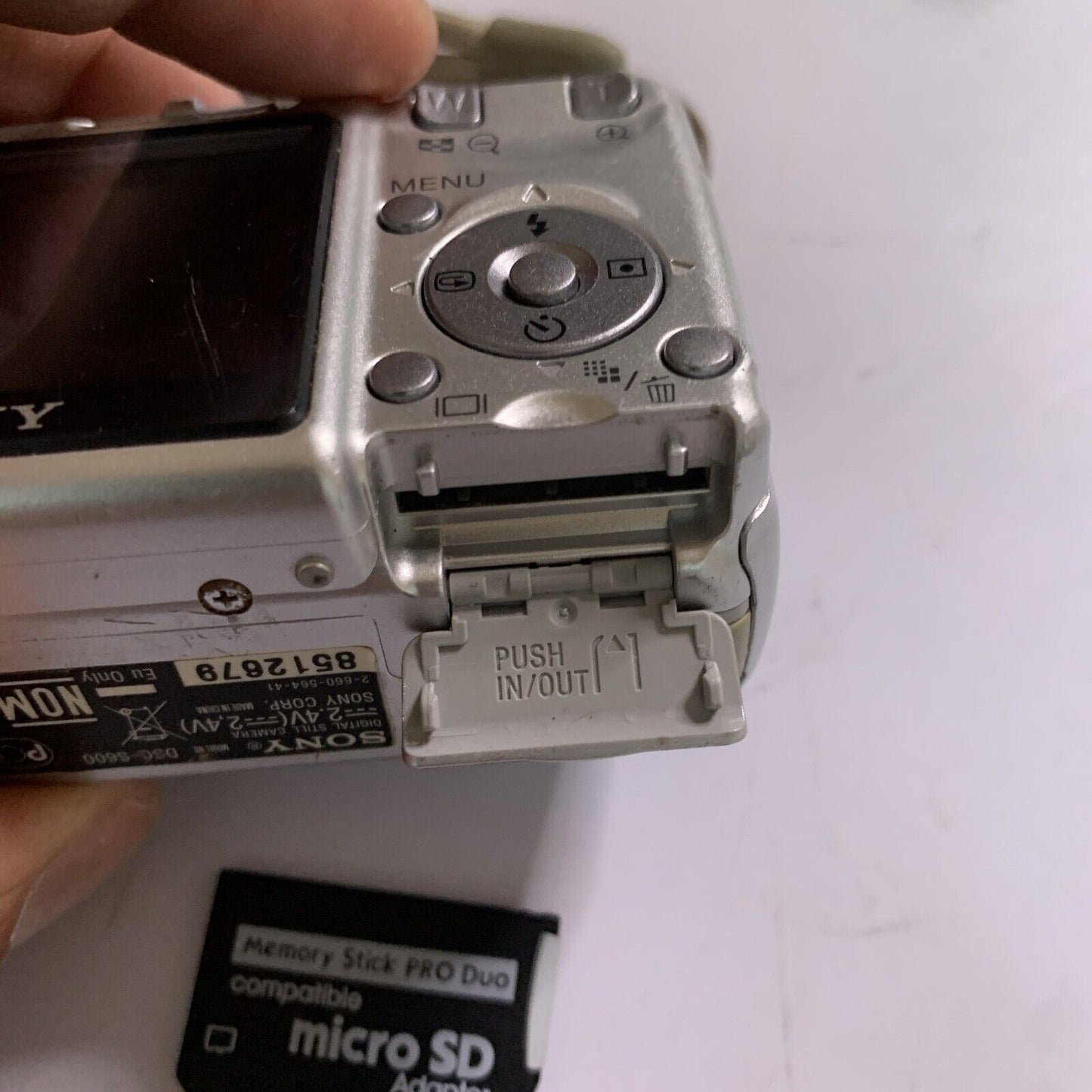 Sony Cybershot DSC-S600 Digital Camera 6MP 3x Zoom Zeiss Lens 1GB Memory Stick