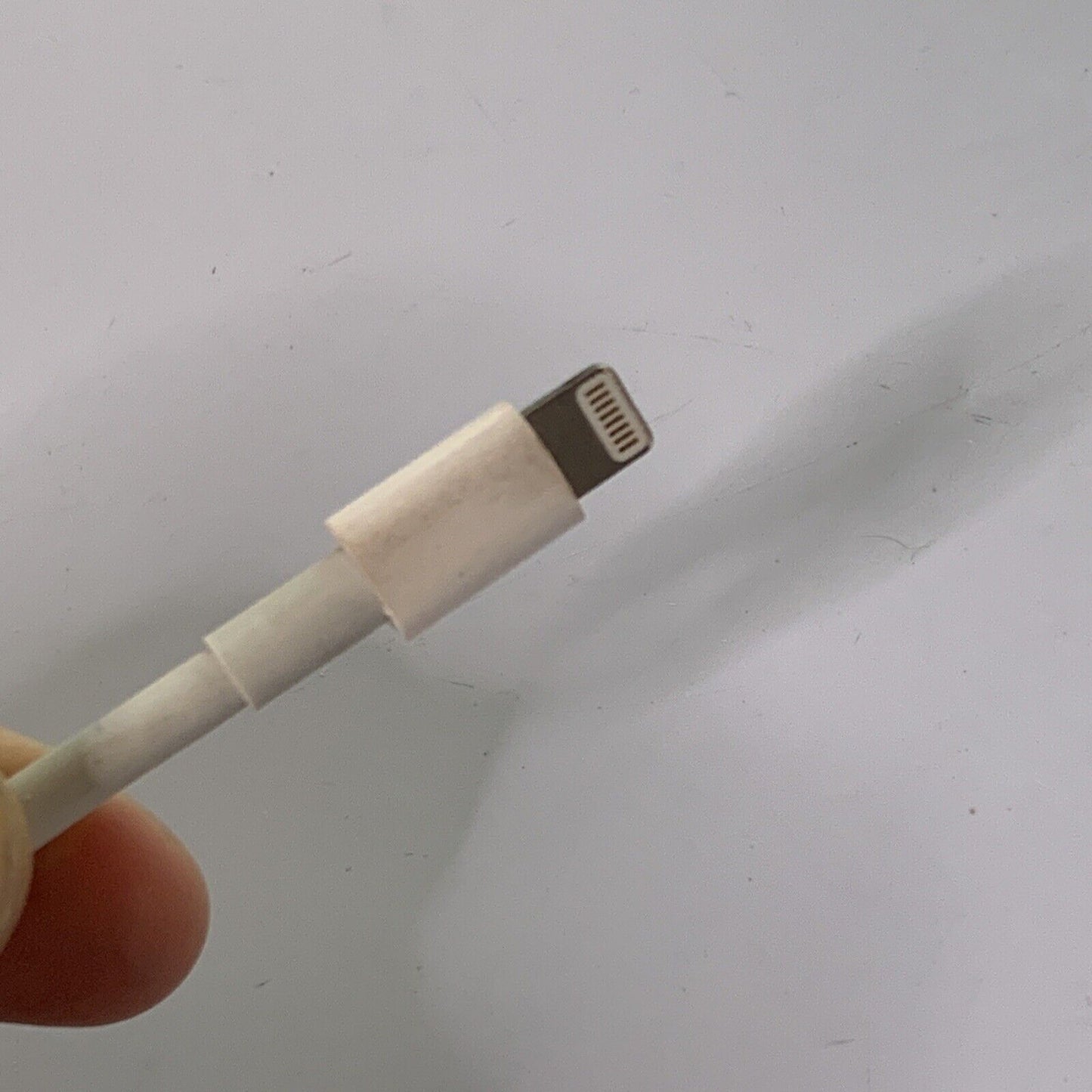 Genuine Apple iPhone iPad Lightning to VGA Adapter Display A1439 MD825AMA