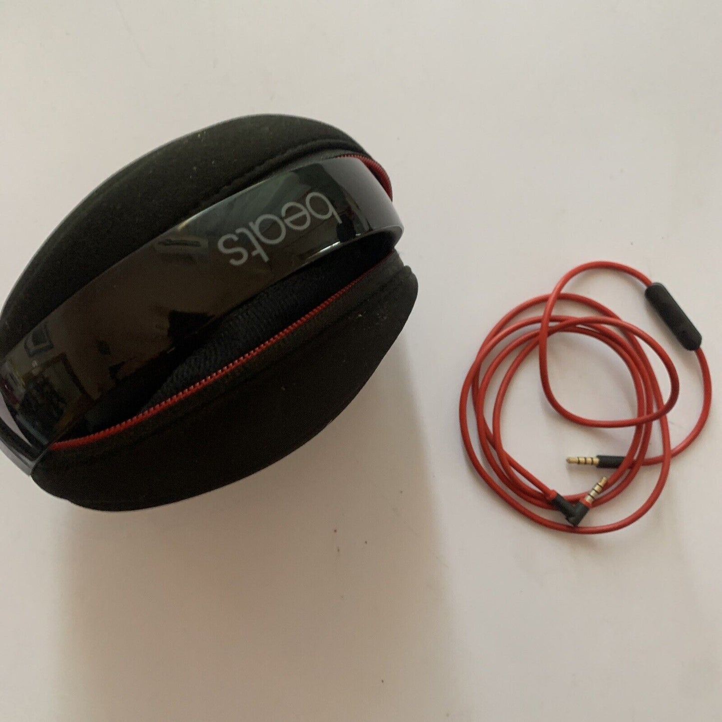 Beats Solo Headphones Wired 3.5mm with Case