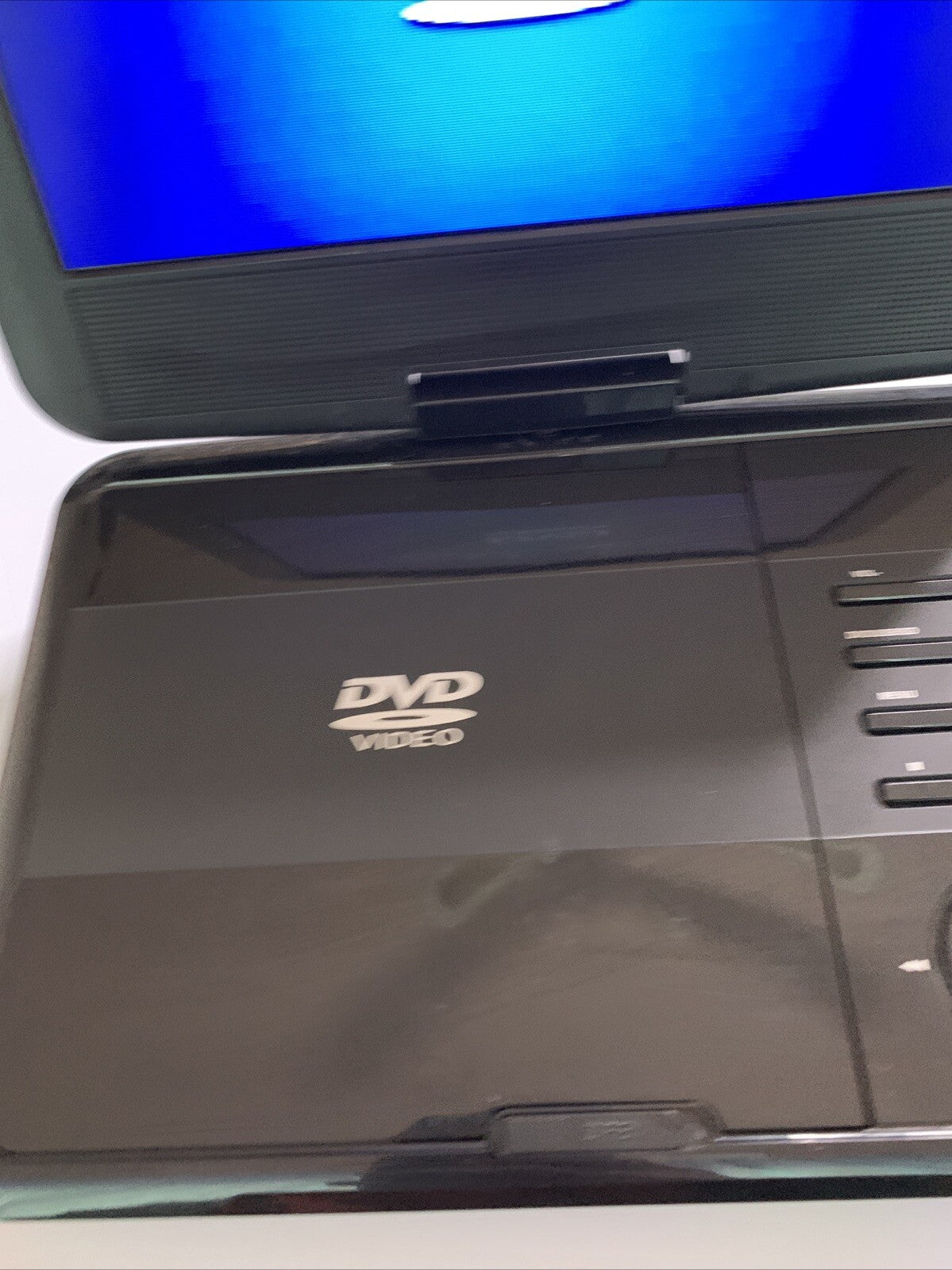 Audiosonic Portable 9" DVD Player with Power Supply Region 4 PD-924