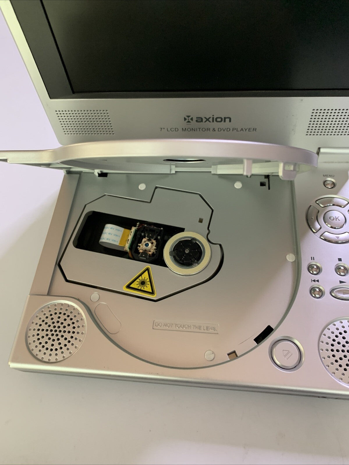 Axion 7” LCD Monitor & DVD Player With Power Supply Region 3