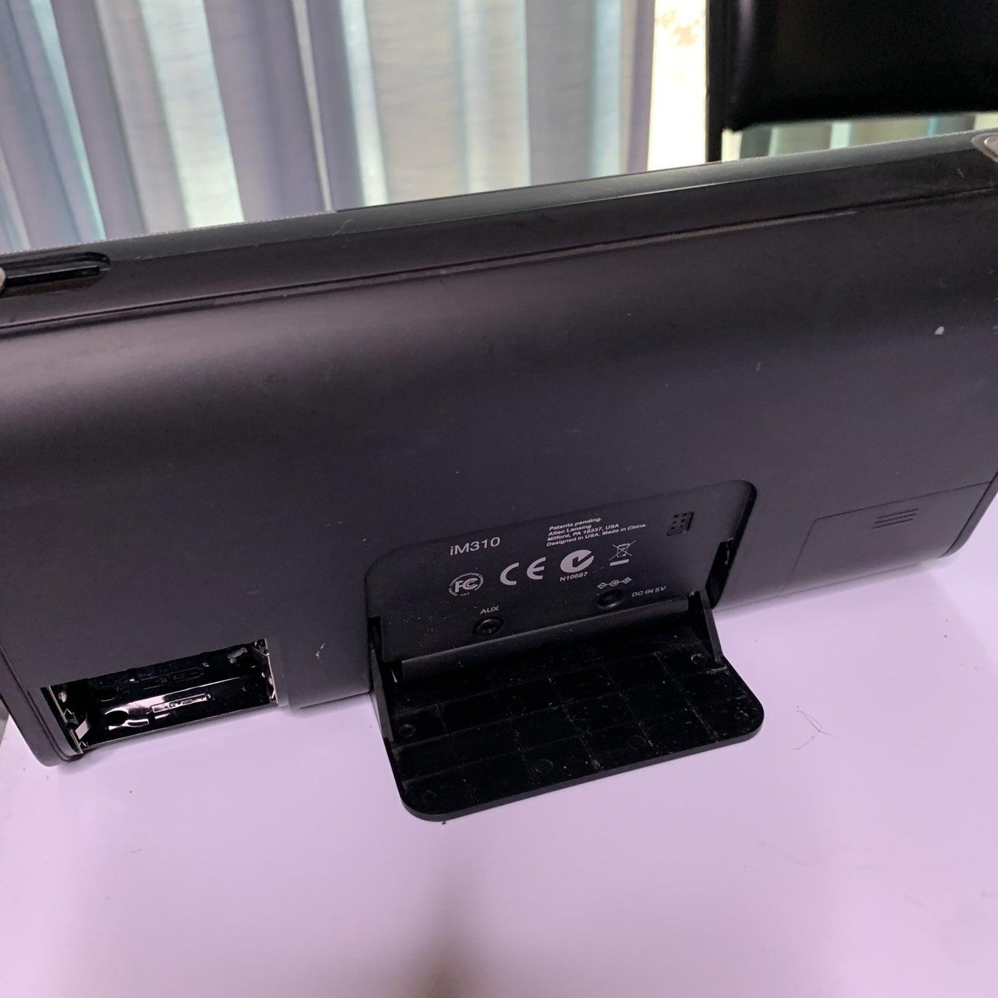 Altec Lansing Portable Speakers iM310 AUX 30-Pin Apple Port Dock